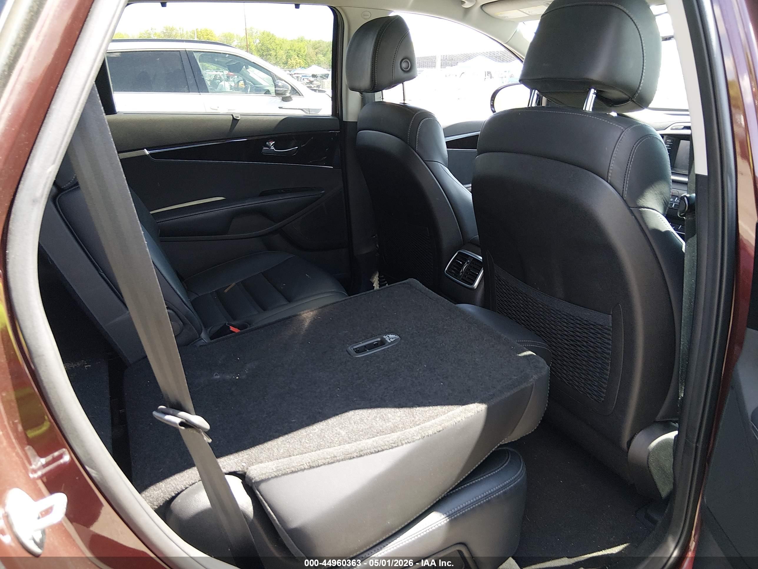 KIA SORENTO image 8