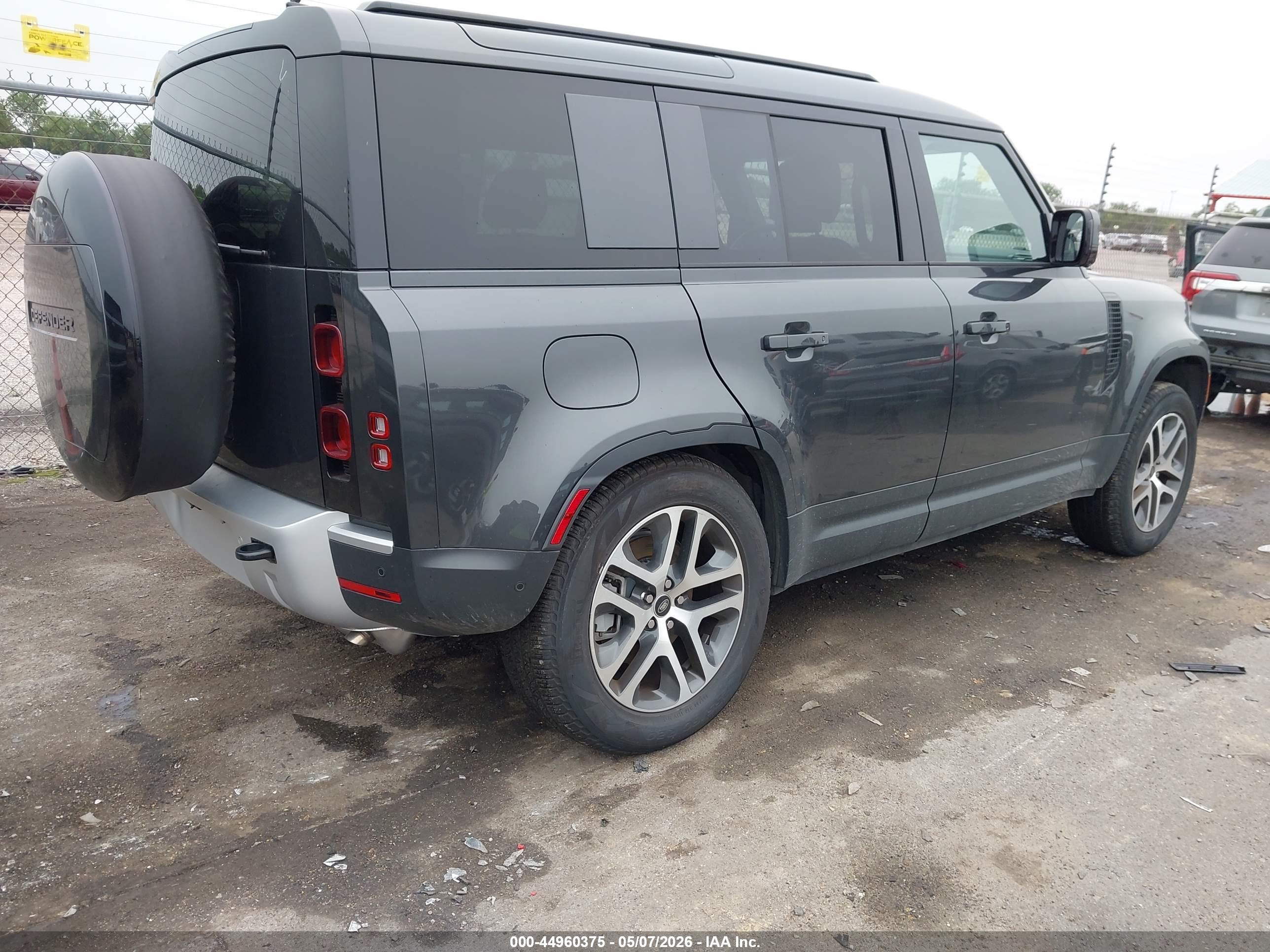 LAND ROVER image 4