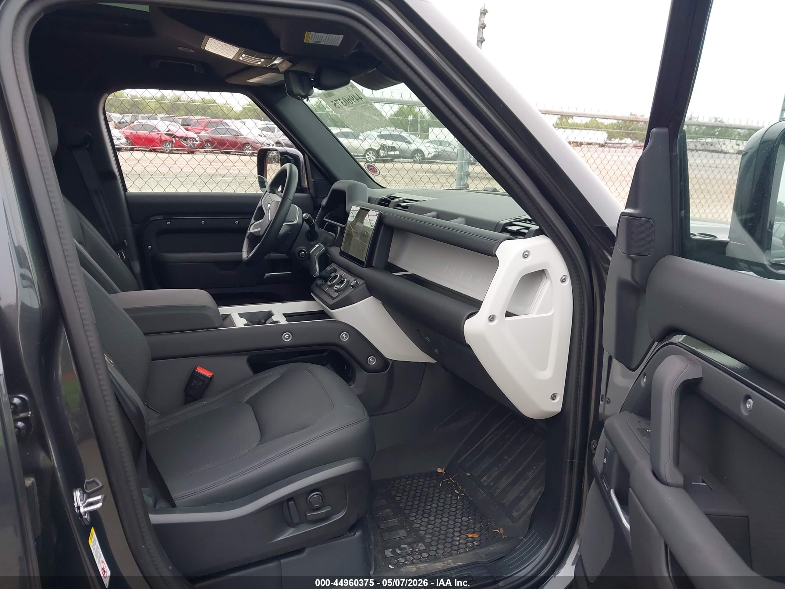 LAND ROVER image 5