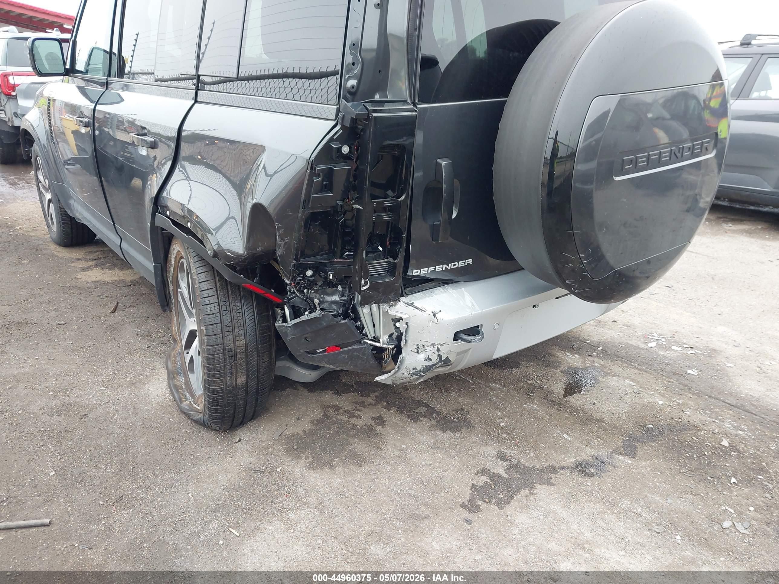 LAND ROVER image 6