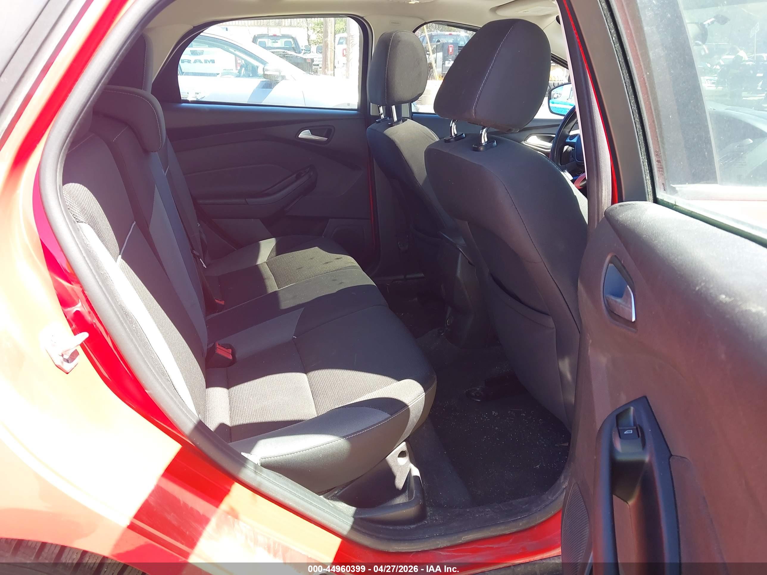 FORD FOCUS image 8