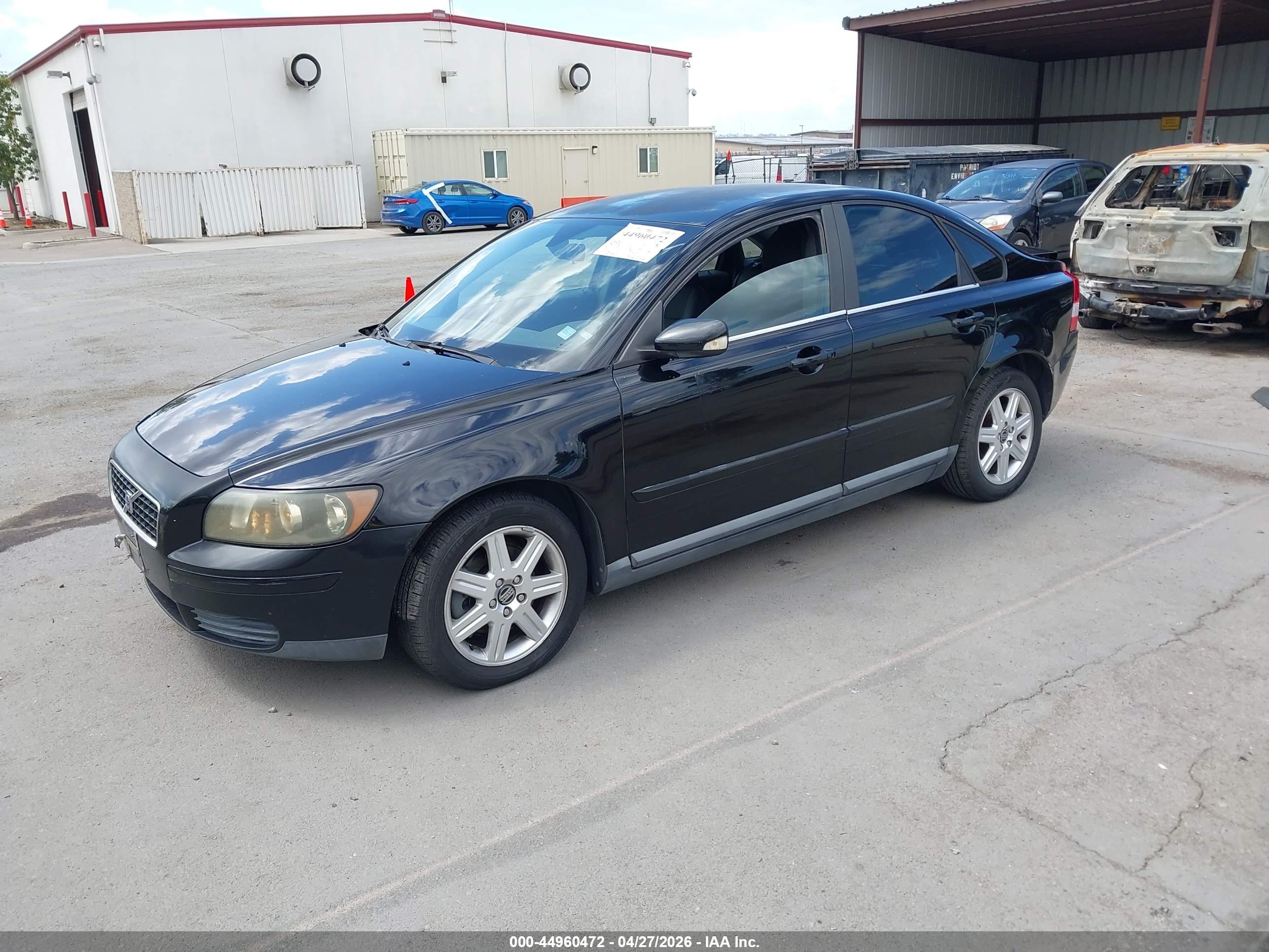 VOLVO S40 image 2