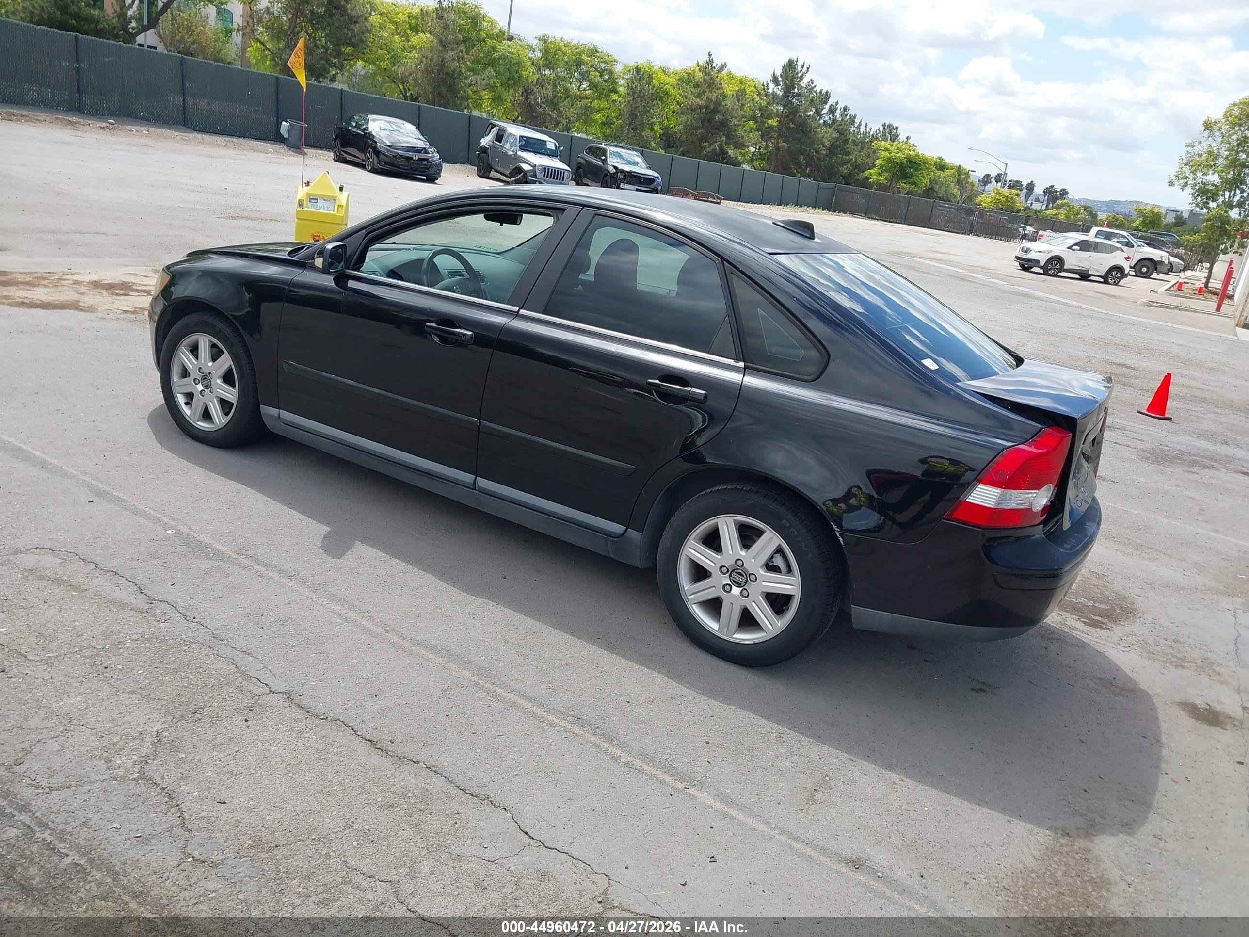 VOLVO S40 image 3