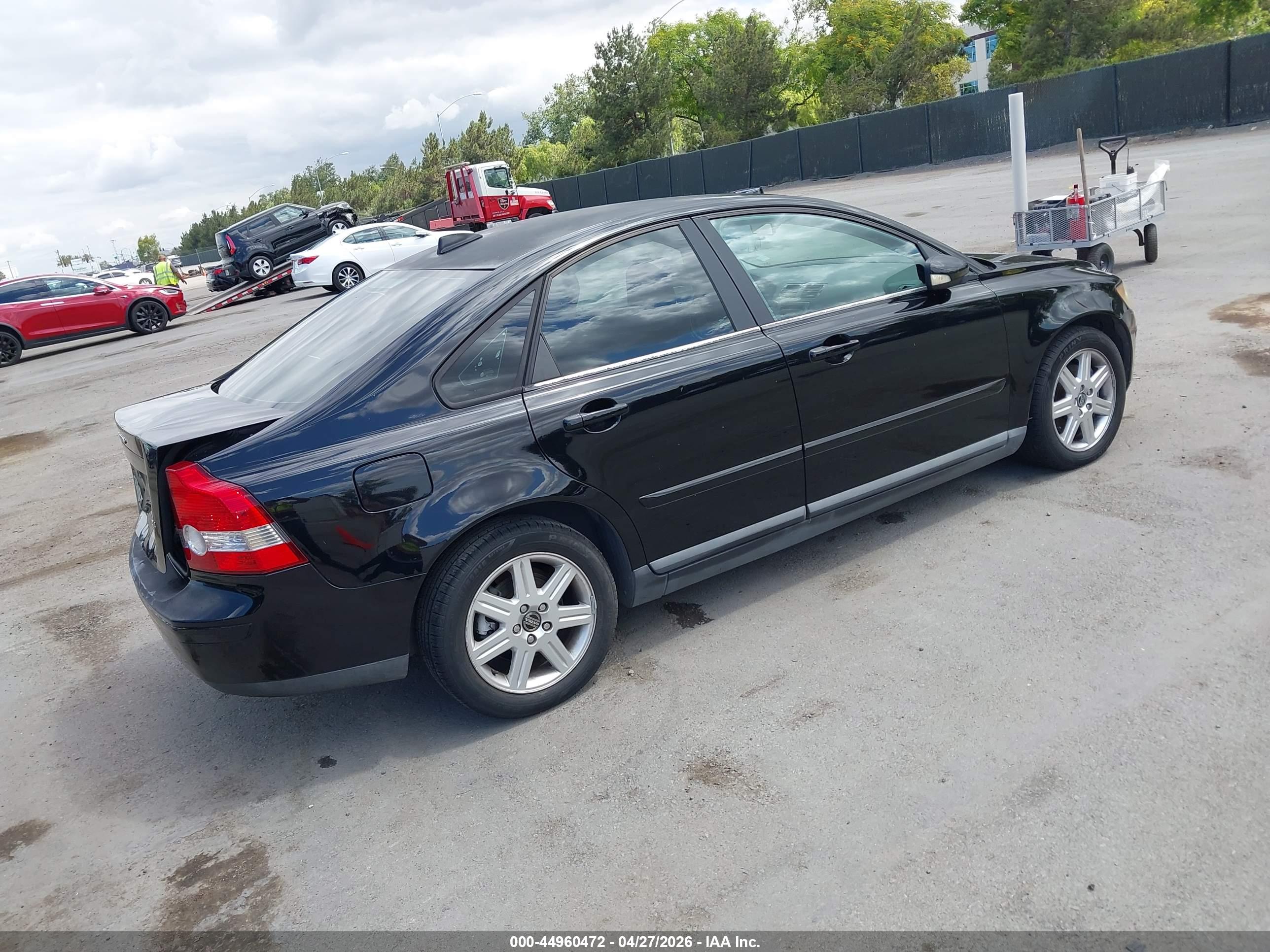VOLVO S40 image 4