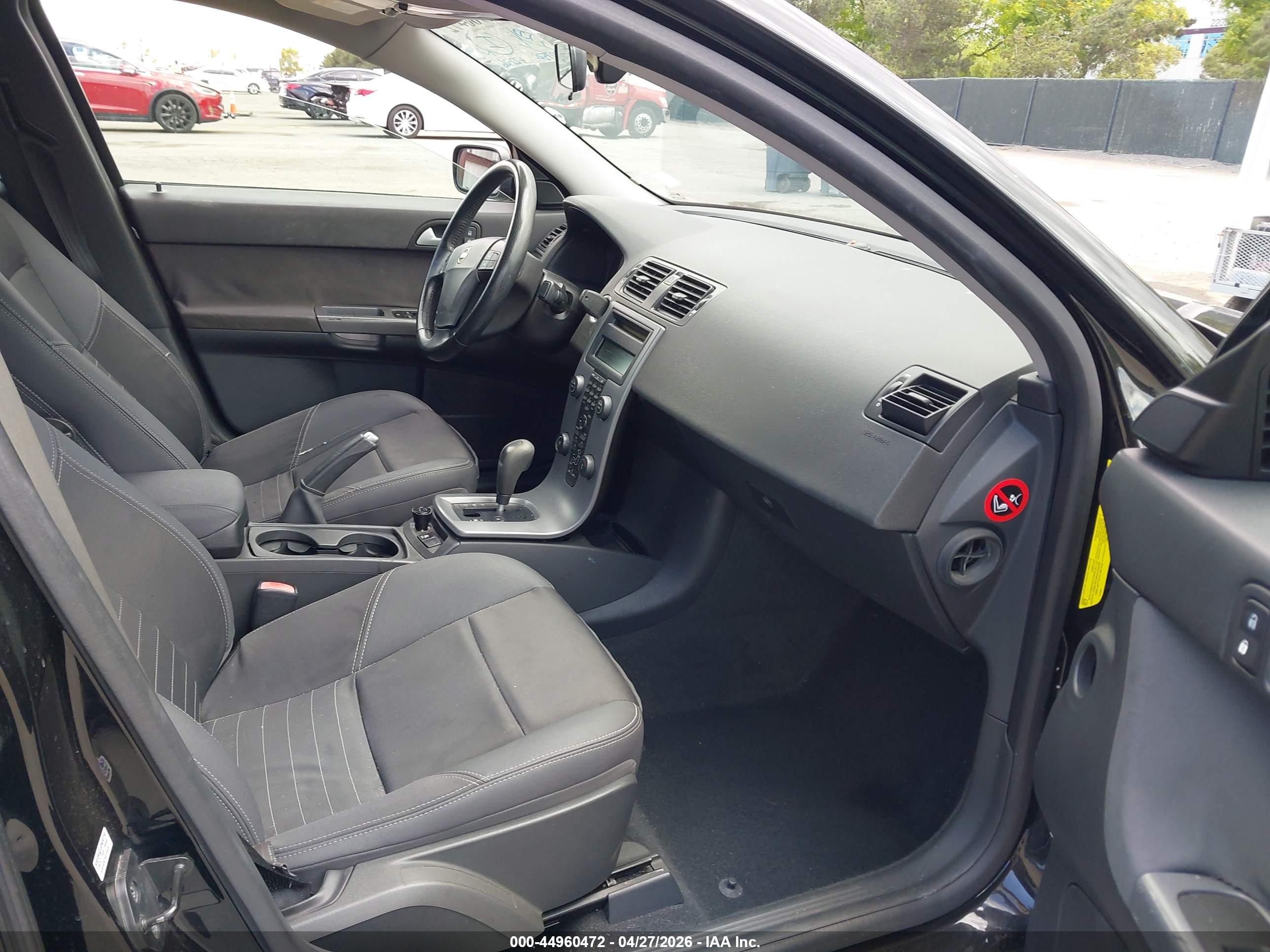 VOLVO S40 image 5