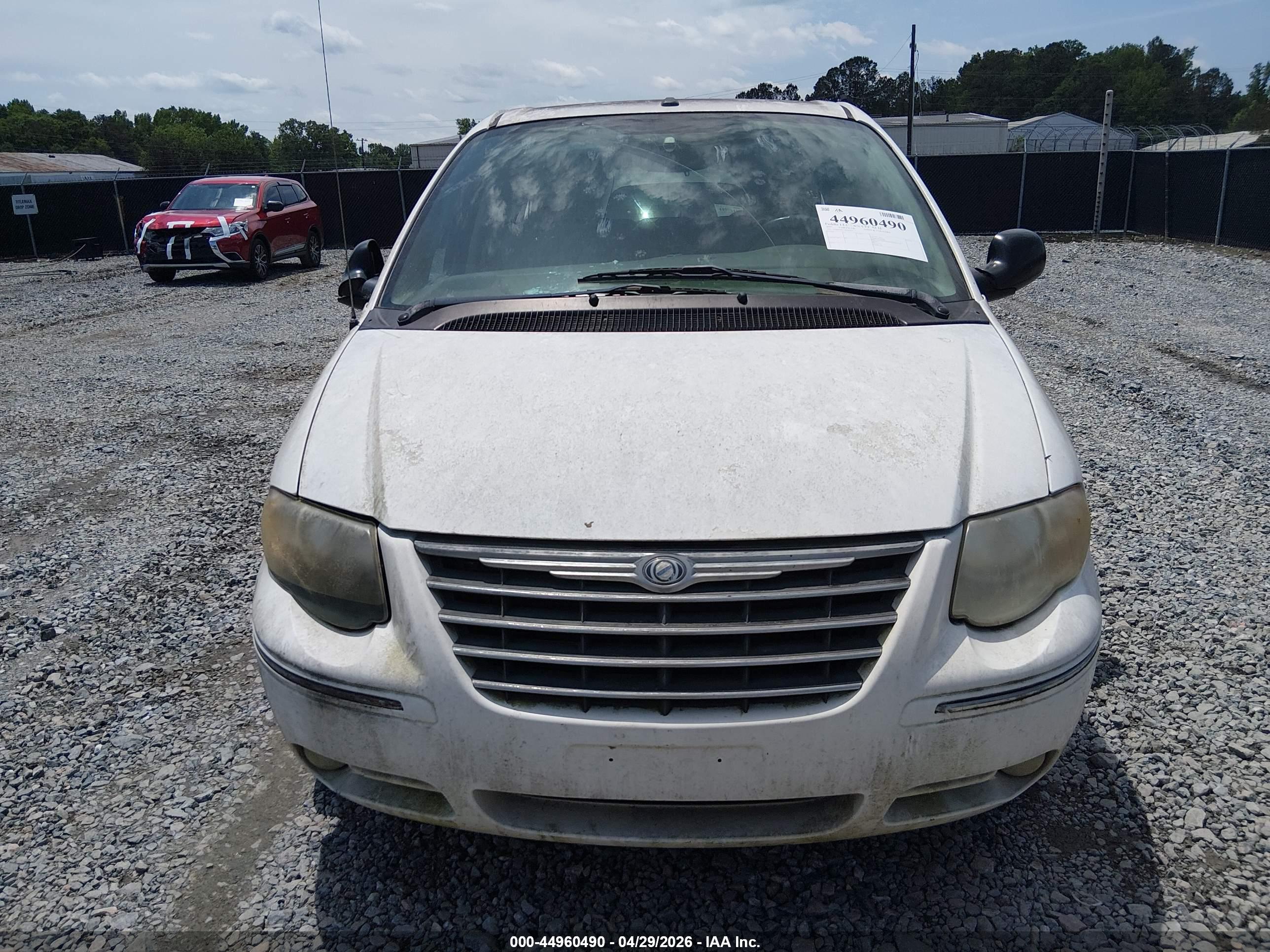 CHRYSLER TOWN image 6