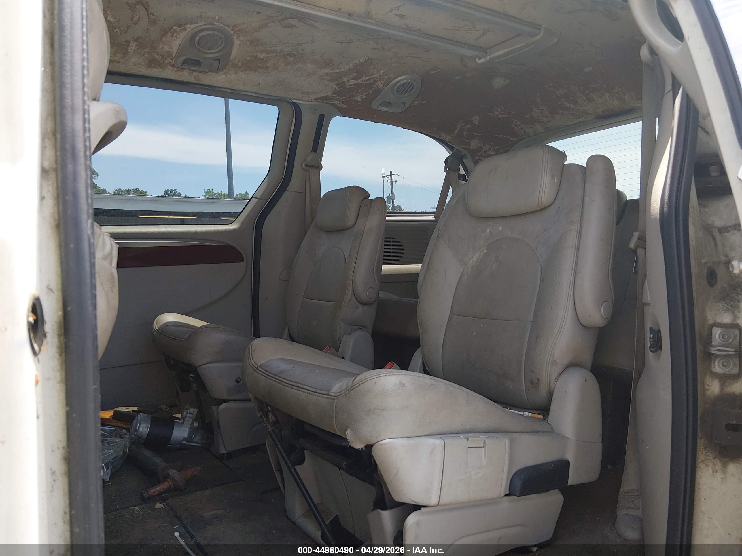 CHRYSLER TOWN image 8