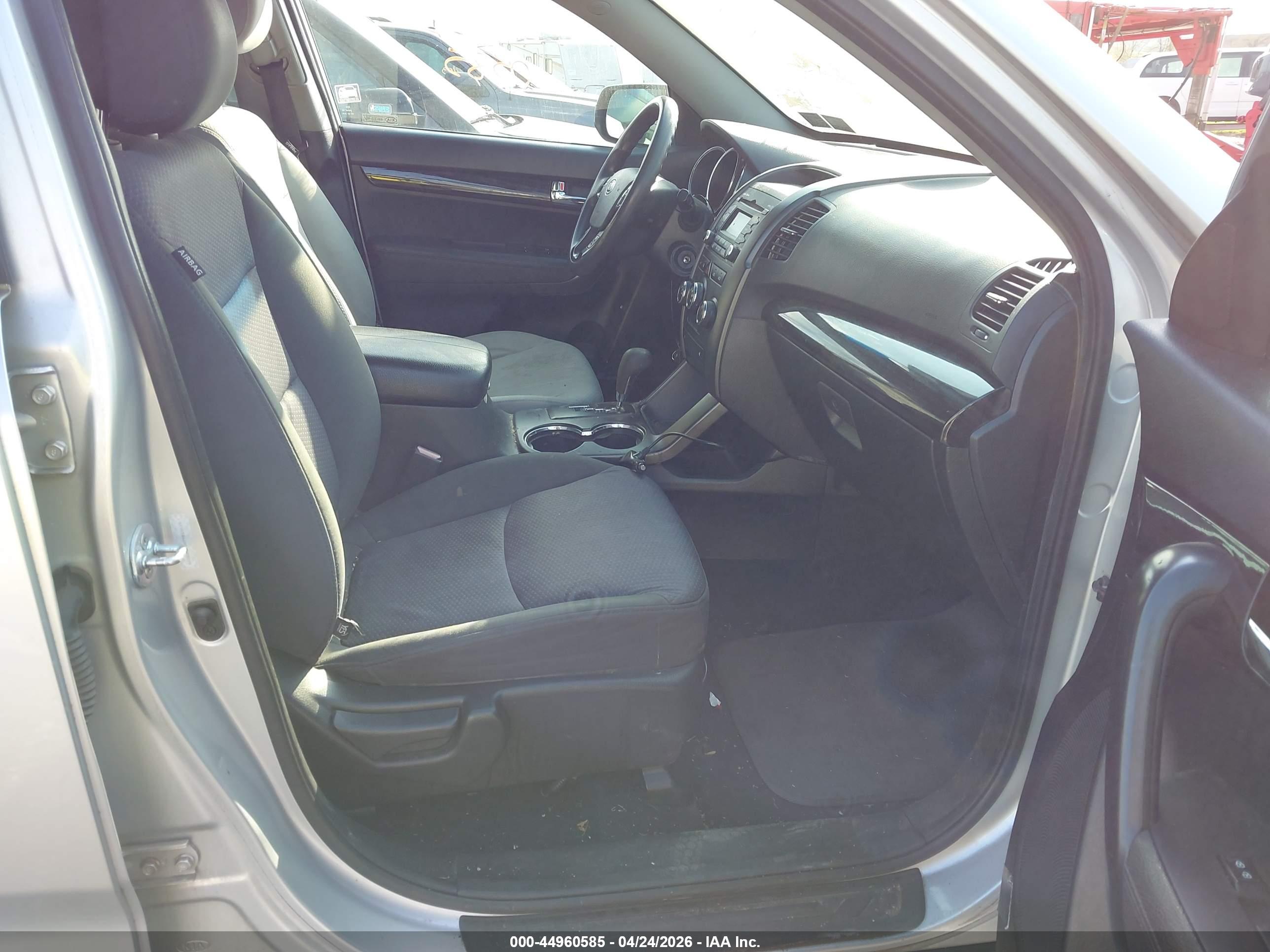 KIA SORENTO image 5