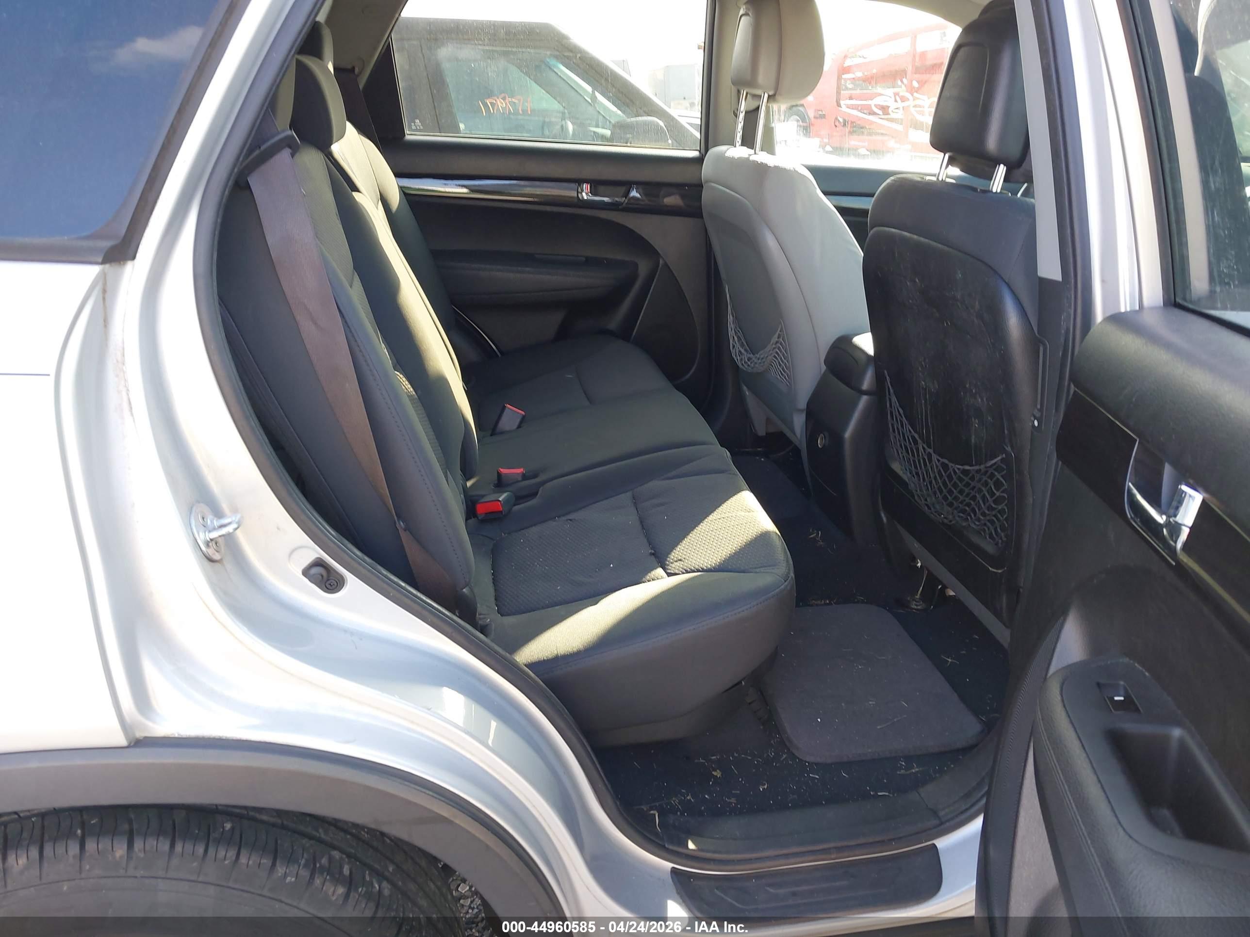 KIA SORENTO image 8