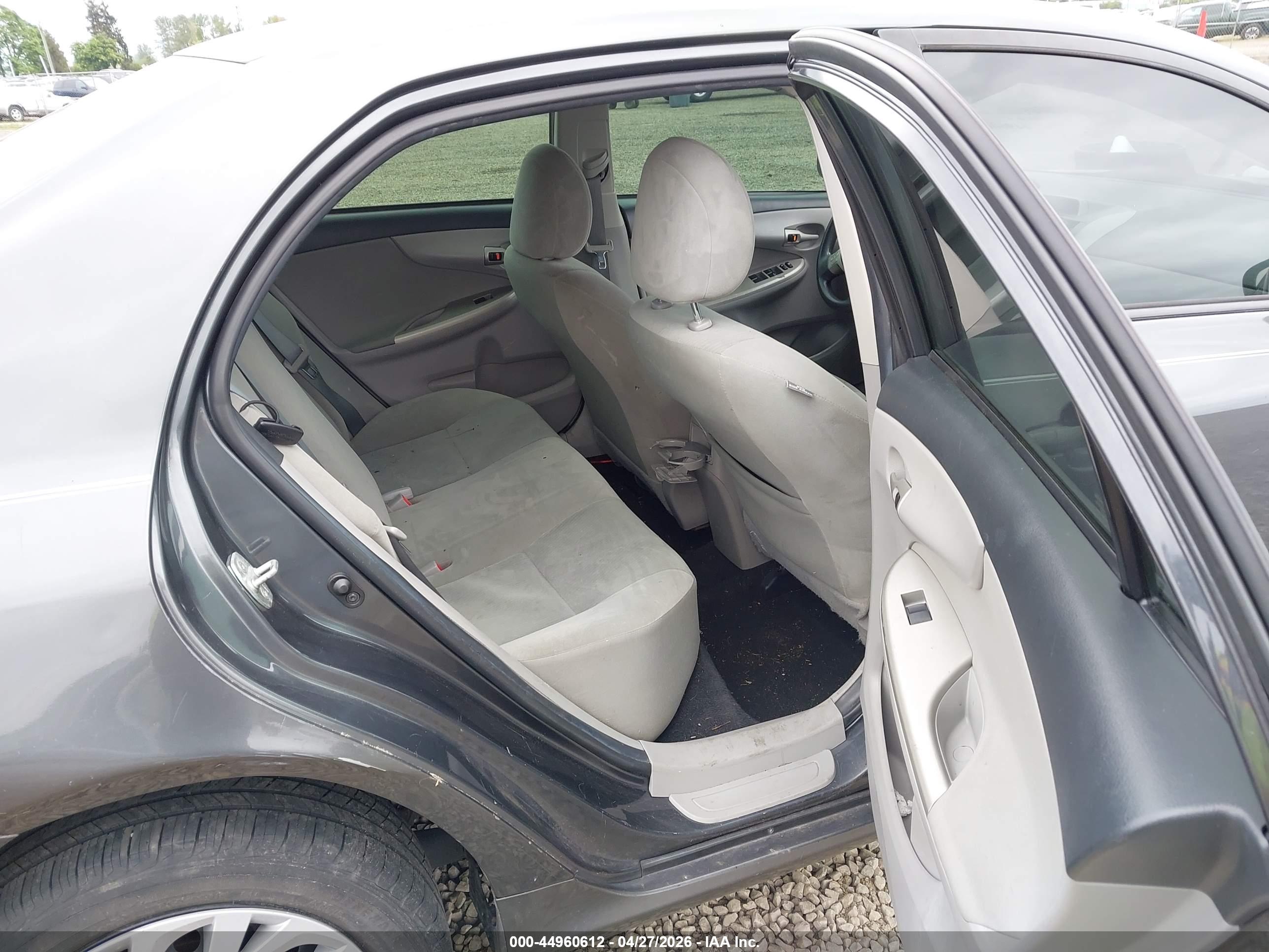 TOYOTA COROLLA image 8