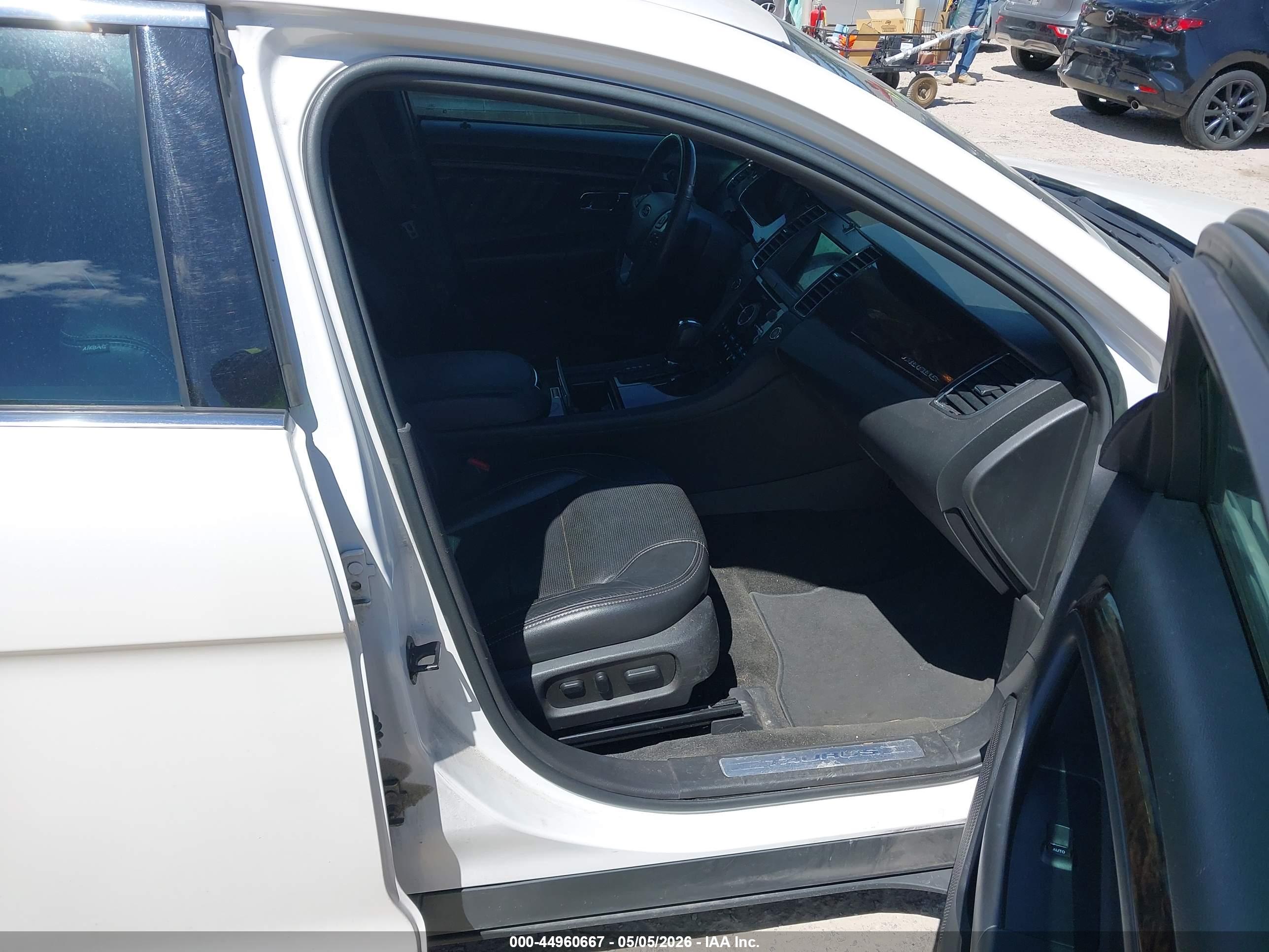 FORD TAURUS image 5