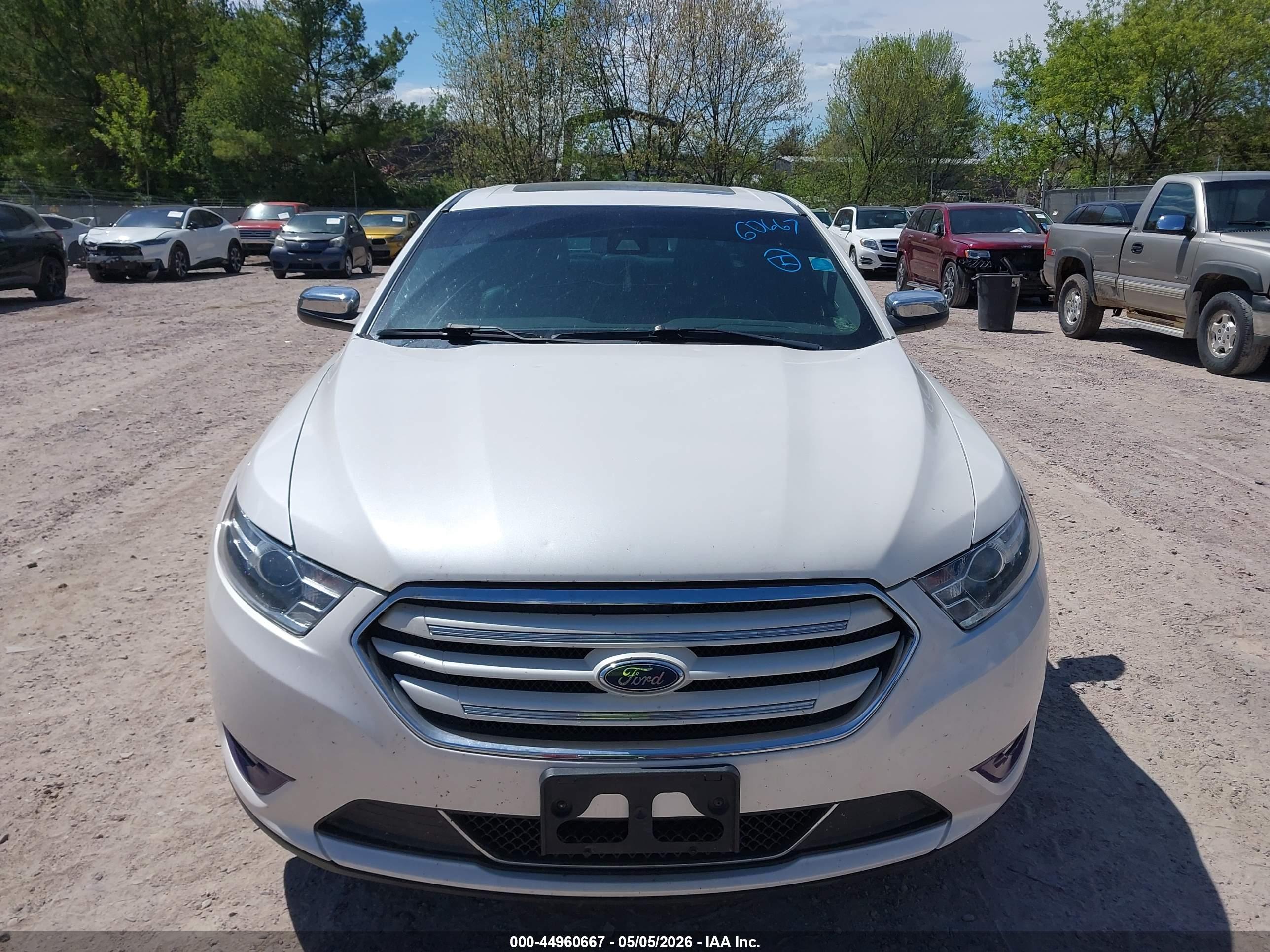 FORD TAURUS image 6