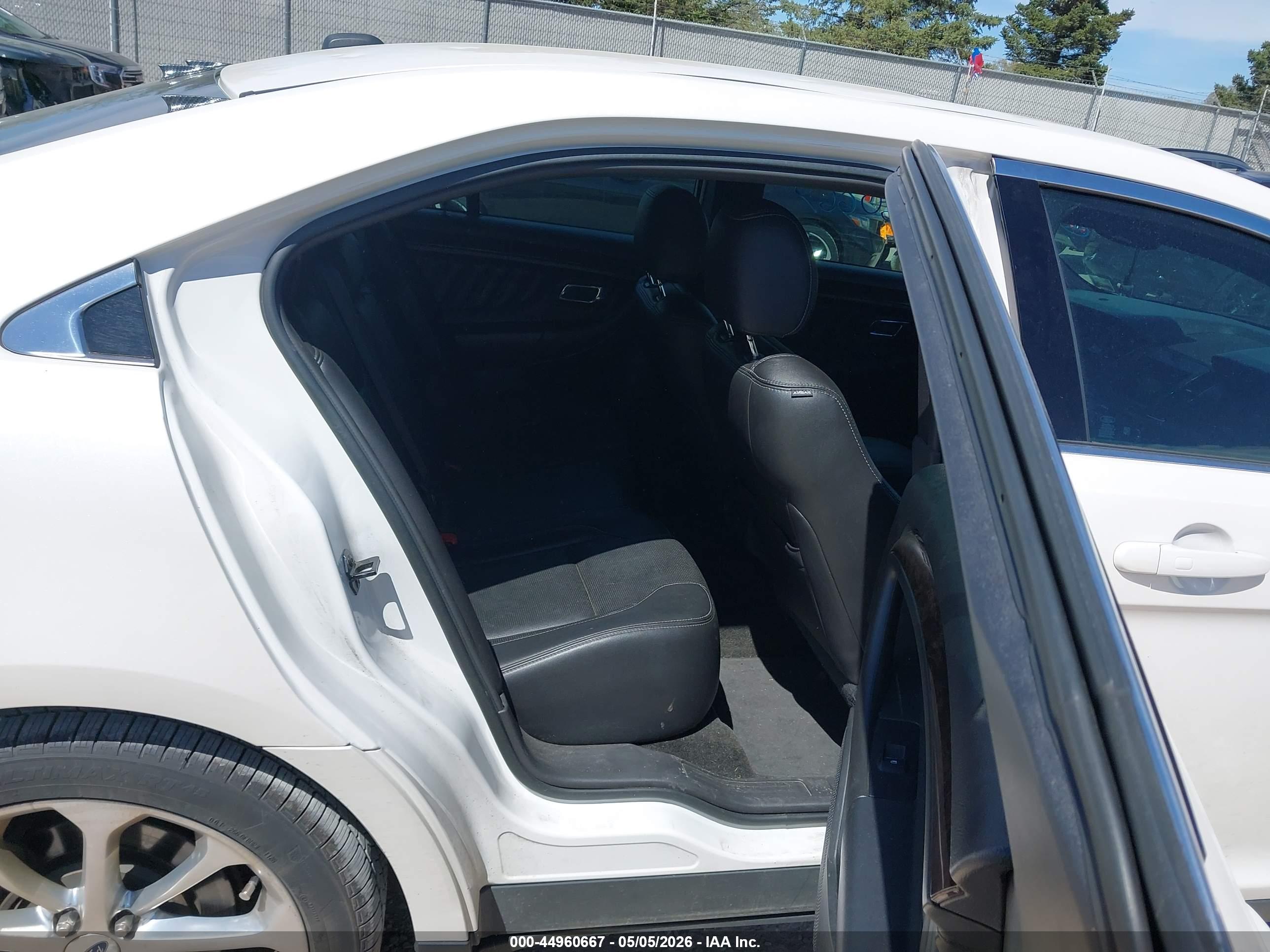 FORD TAURUS image 8