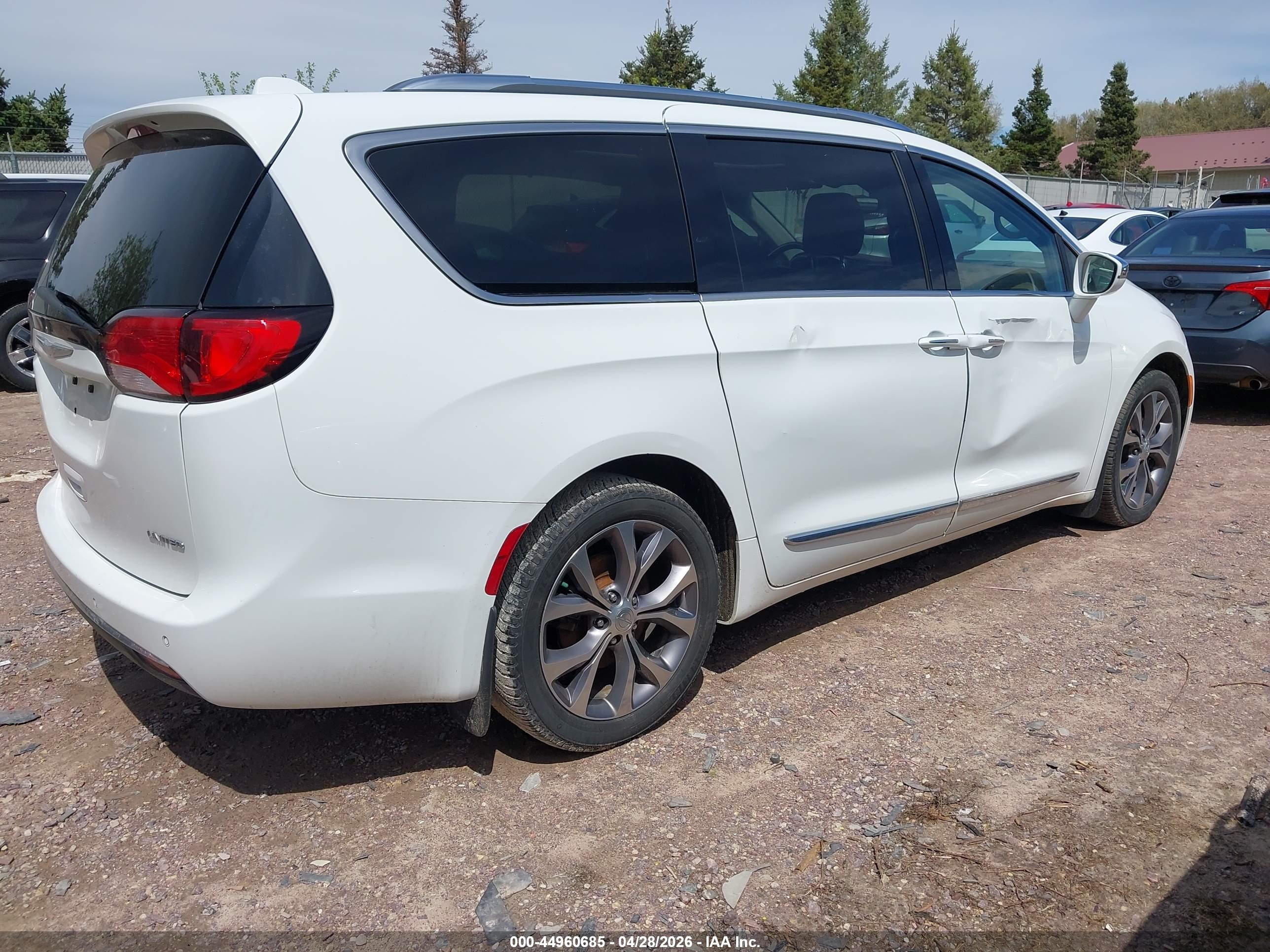 CHRYSLER PACIFICA image 4