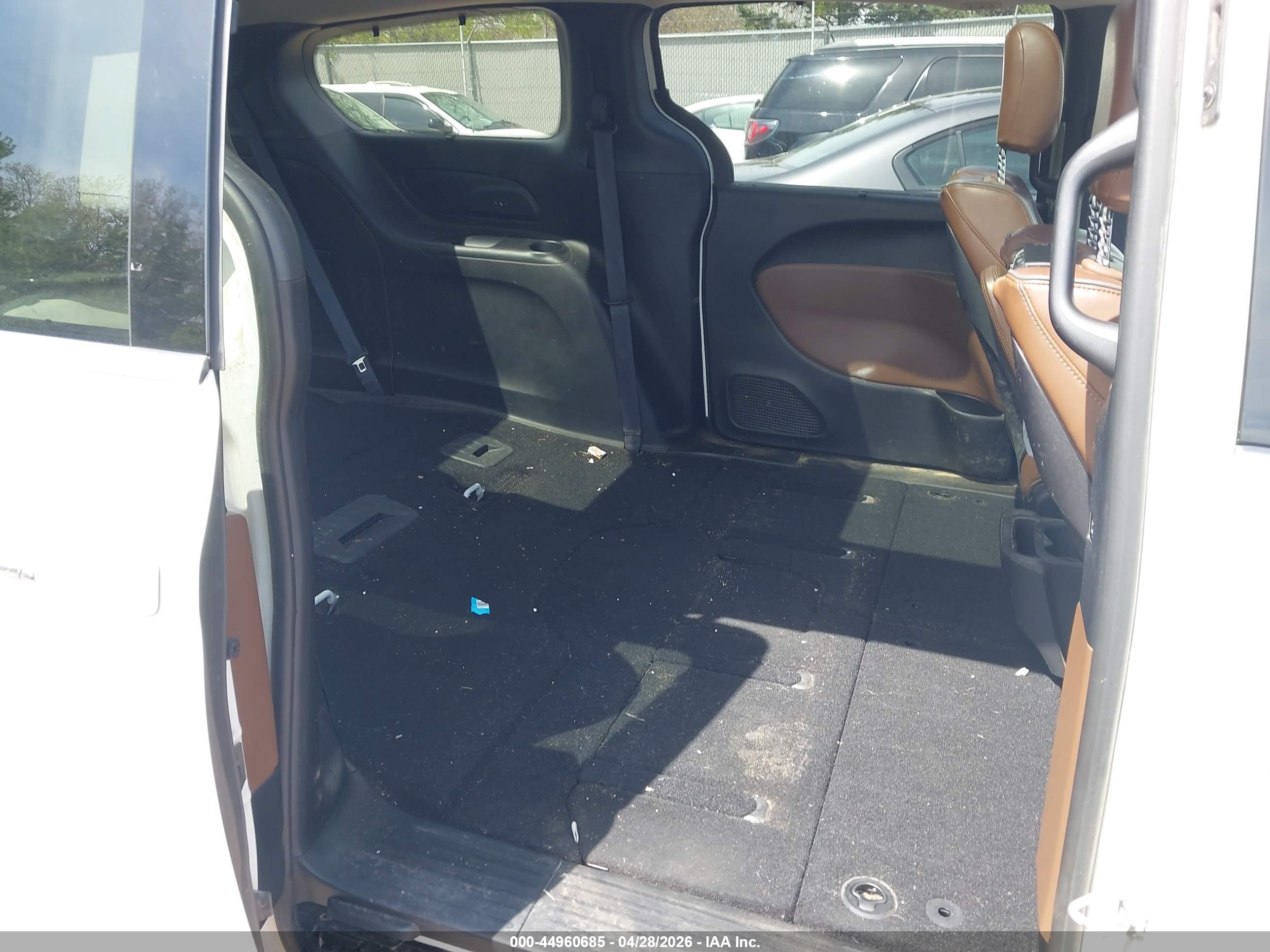 CHRYSLER PACIFICA image 8