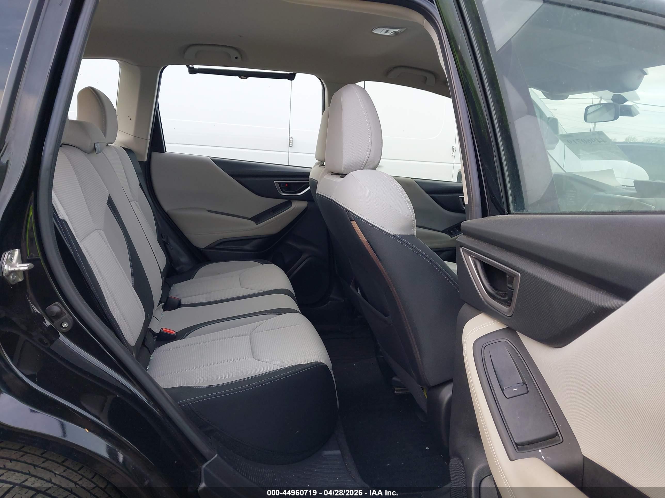 SUBARU FORESTER image 8