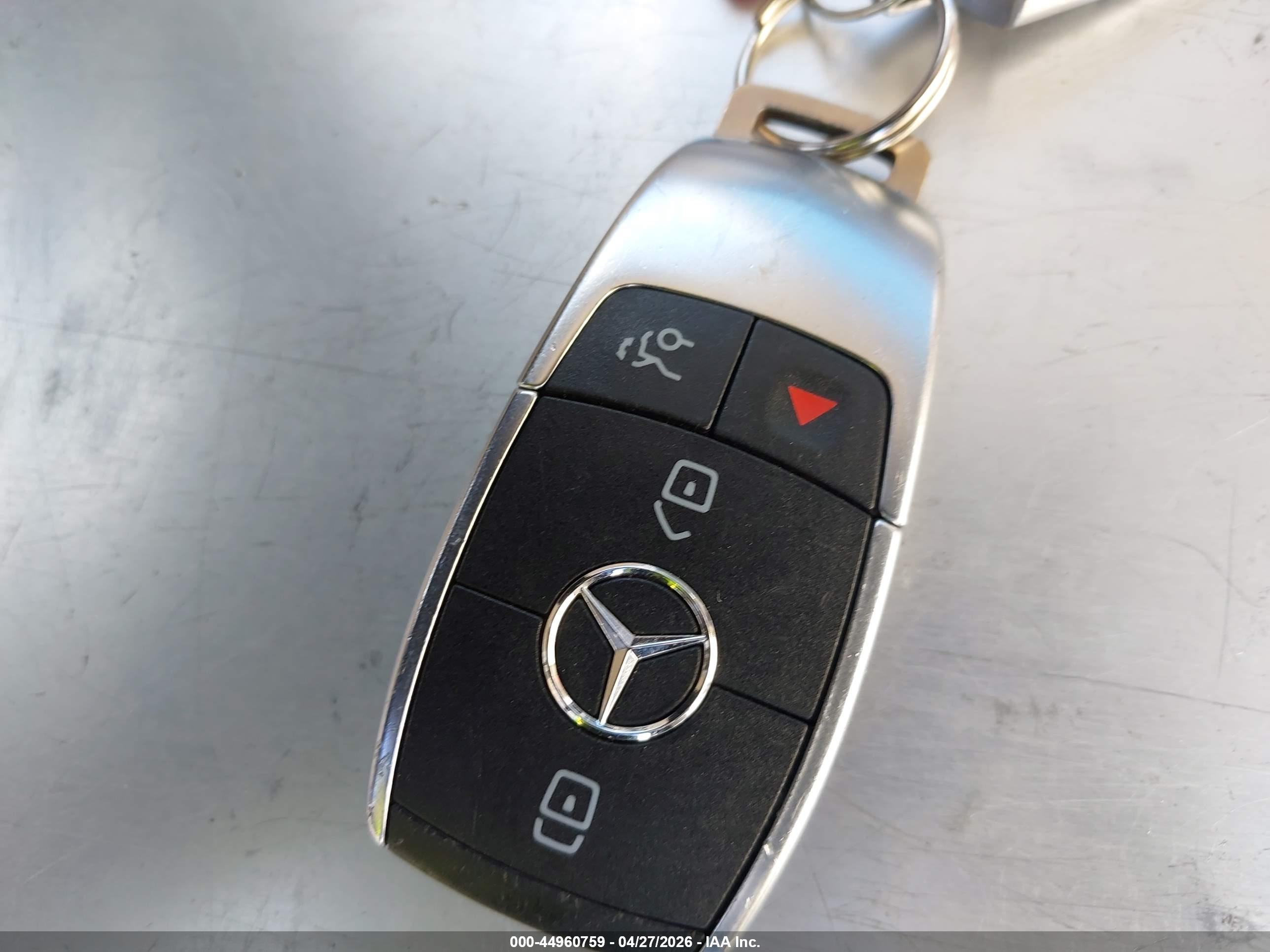 MERCEDES-BENZ GLA image 11
