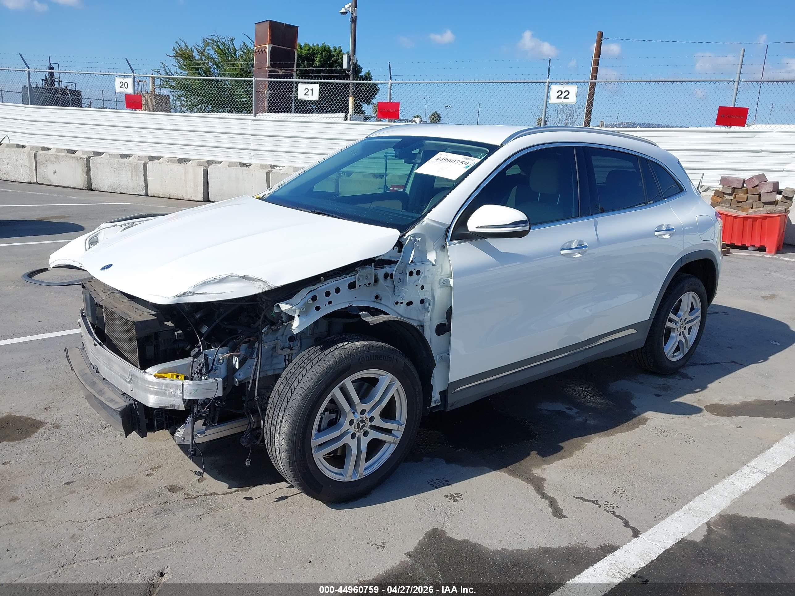 MERCEDES-BENZ GLA image 2