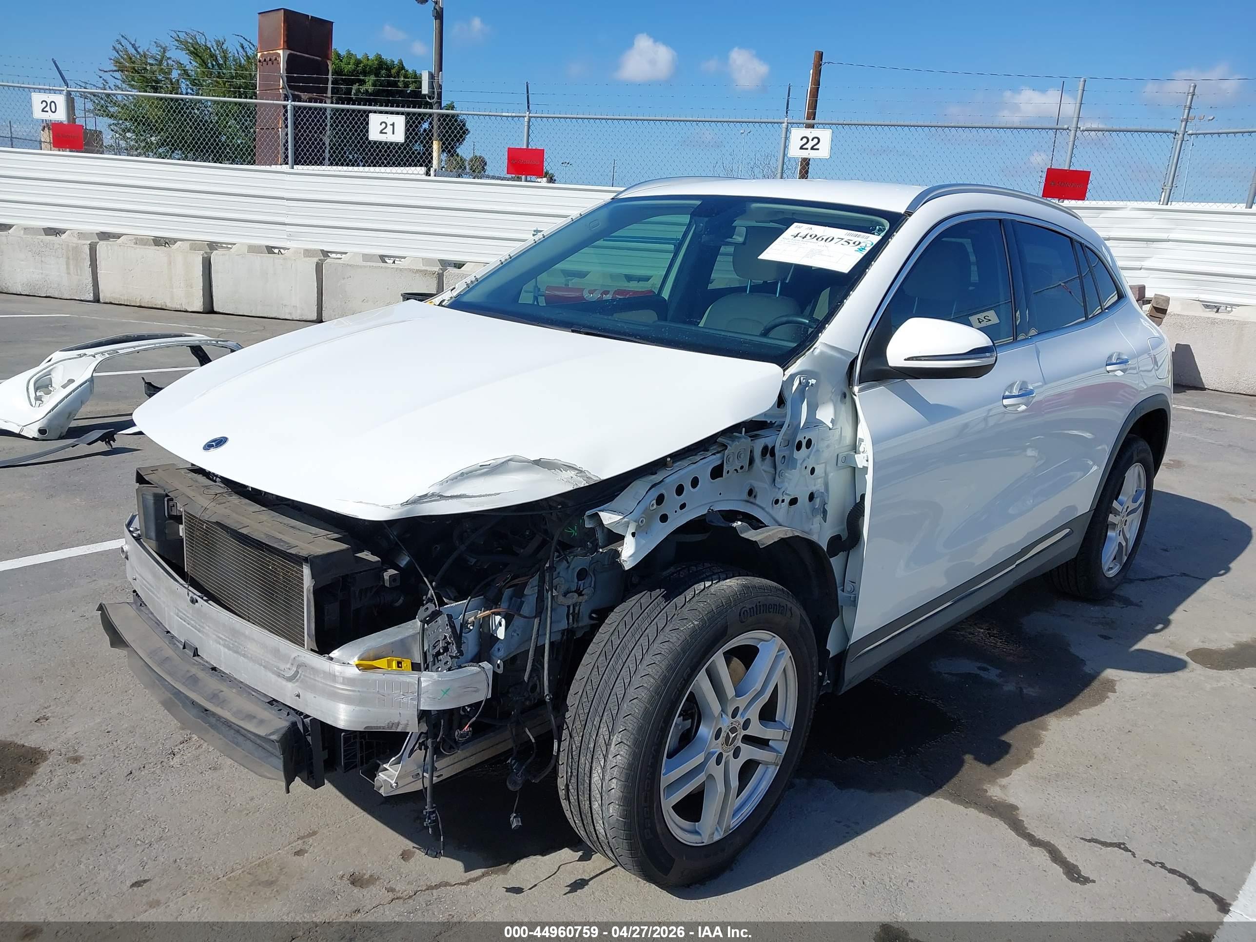 MERCEDES-BENZ GLA image 6