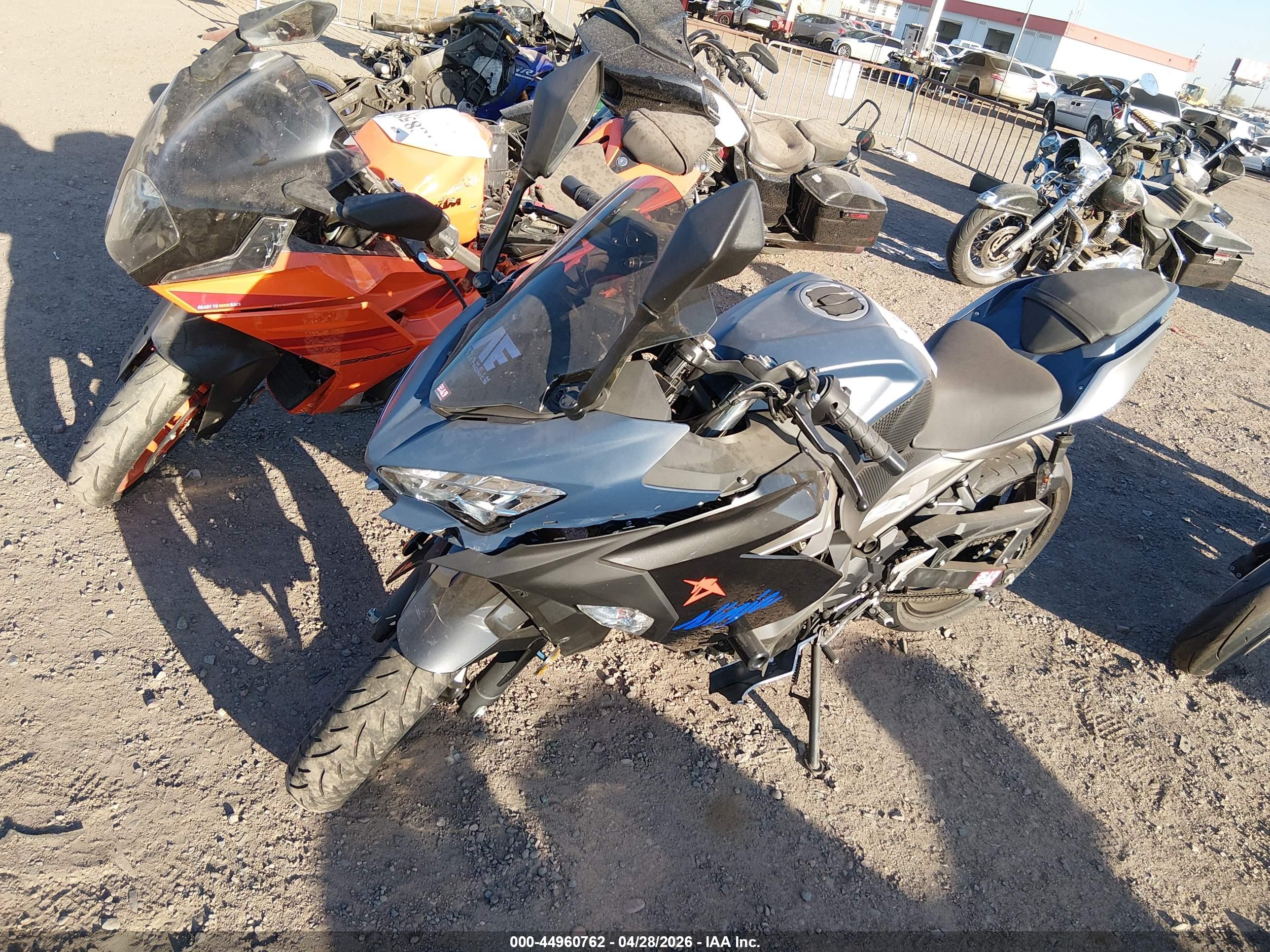 KAWASAKI EX400 image 2