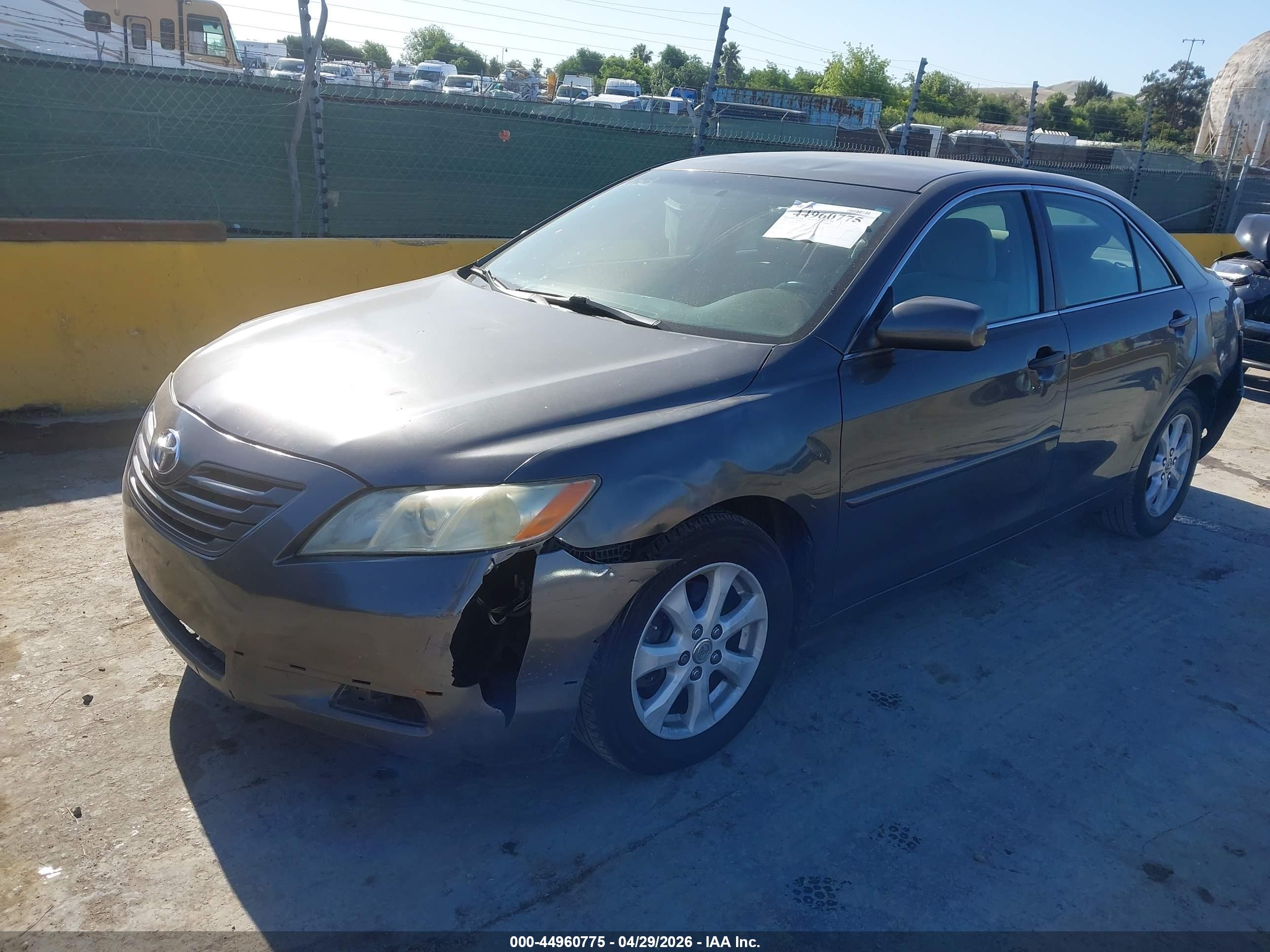 TOYOTA CAMRY image 2