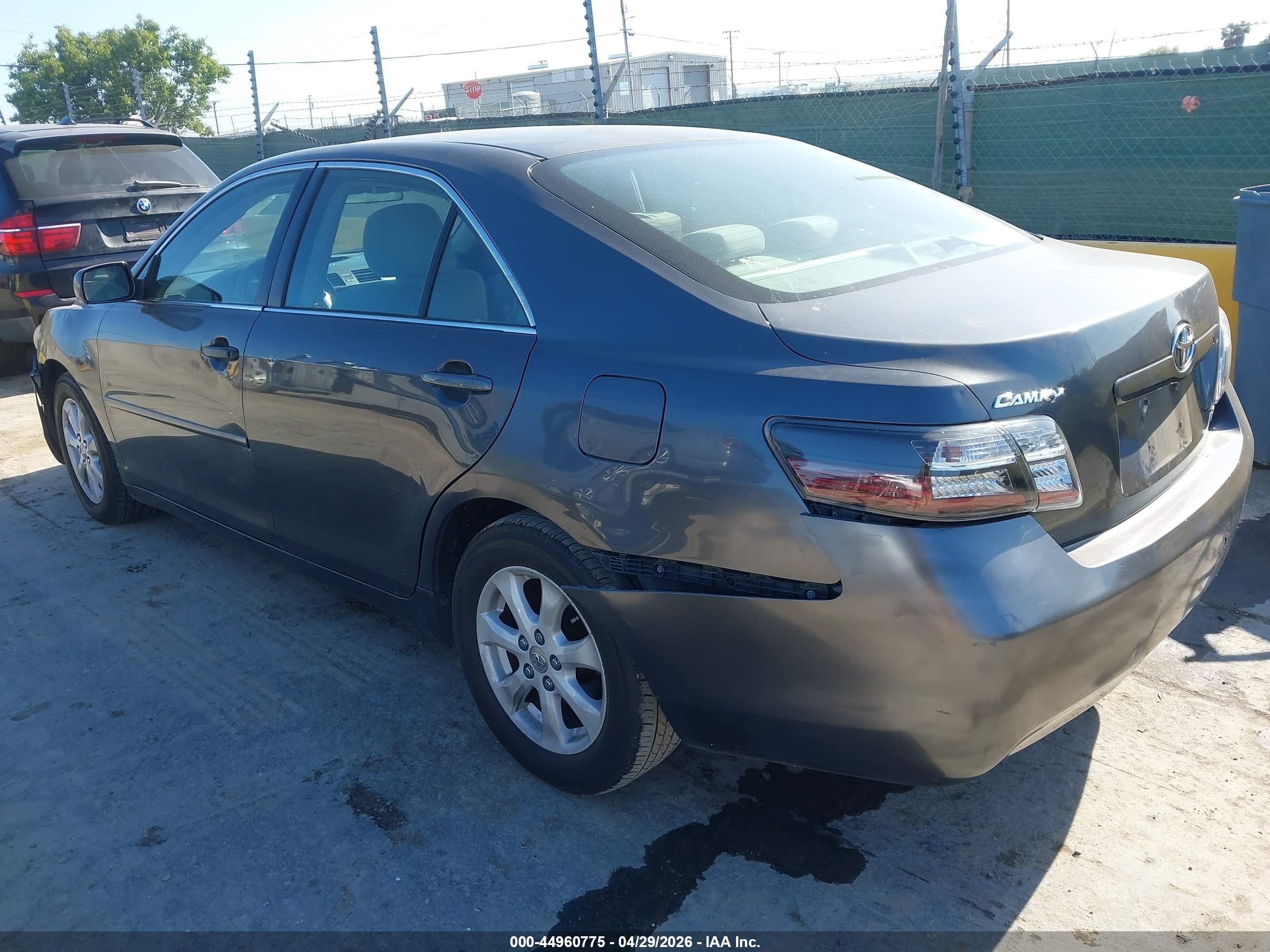 TOYOTA CAMRY image 3