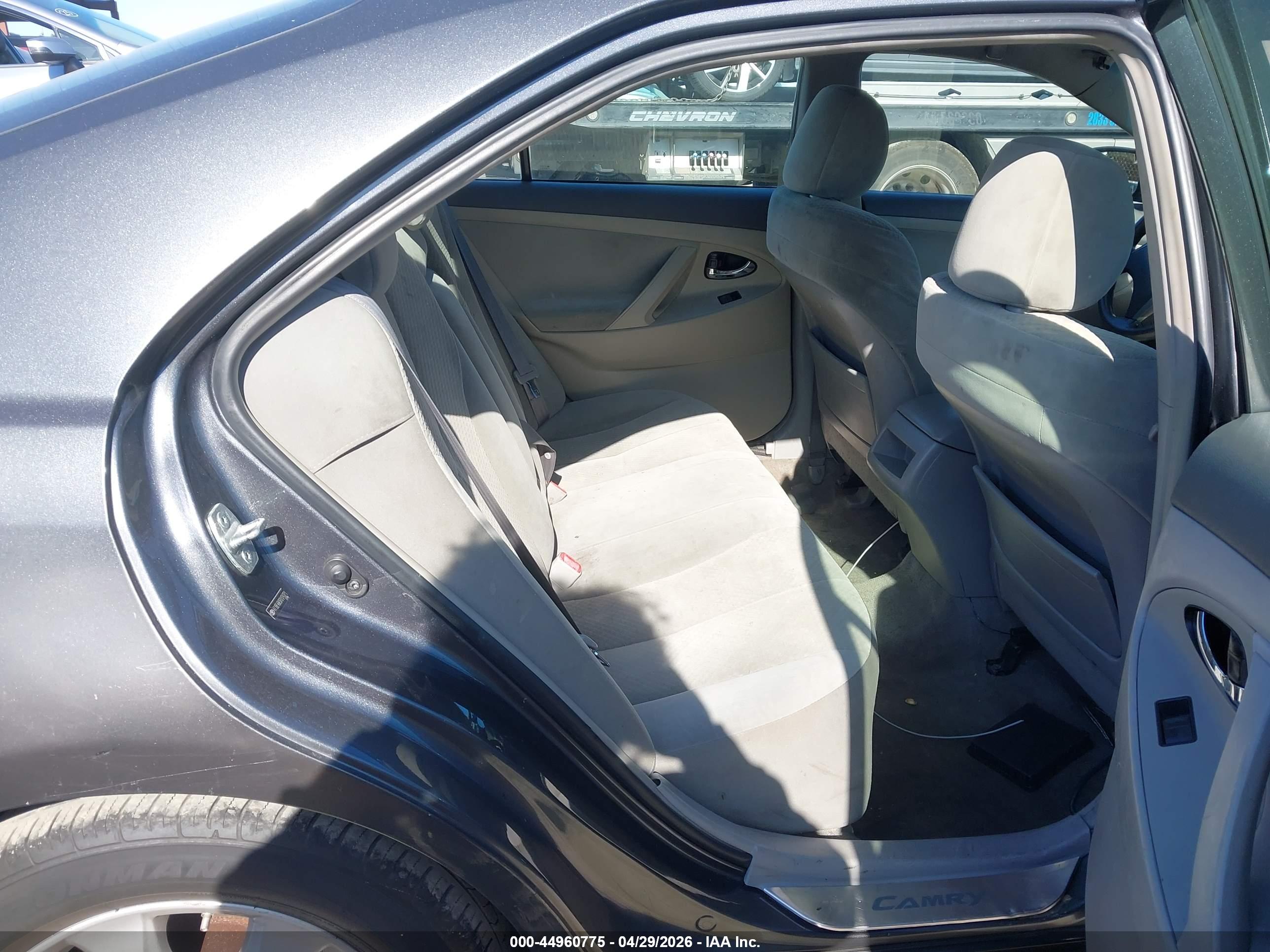 TOYOTA CAMRY image 8