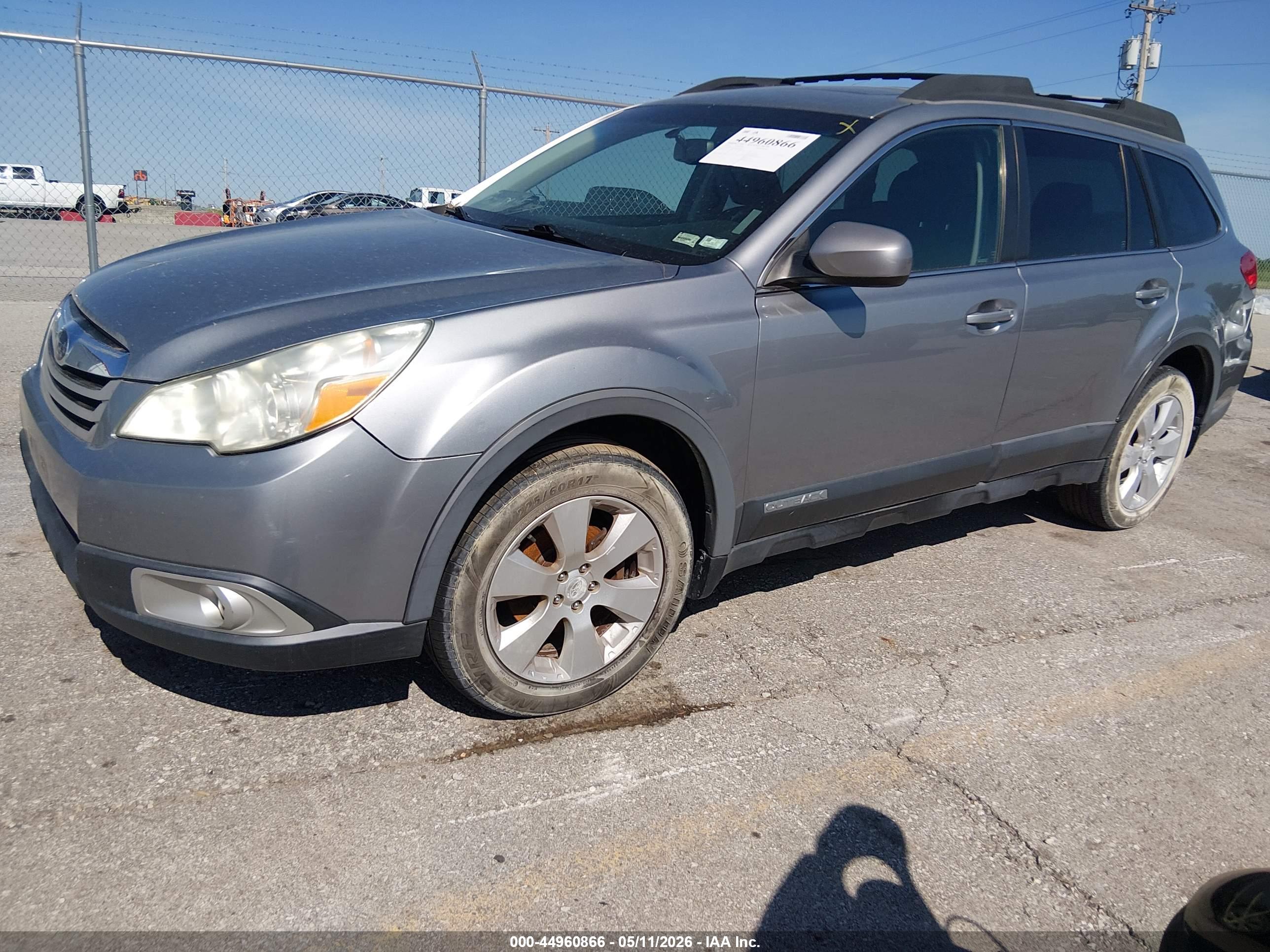 SUBARU OUTBACK image 2
