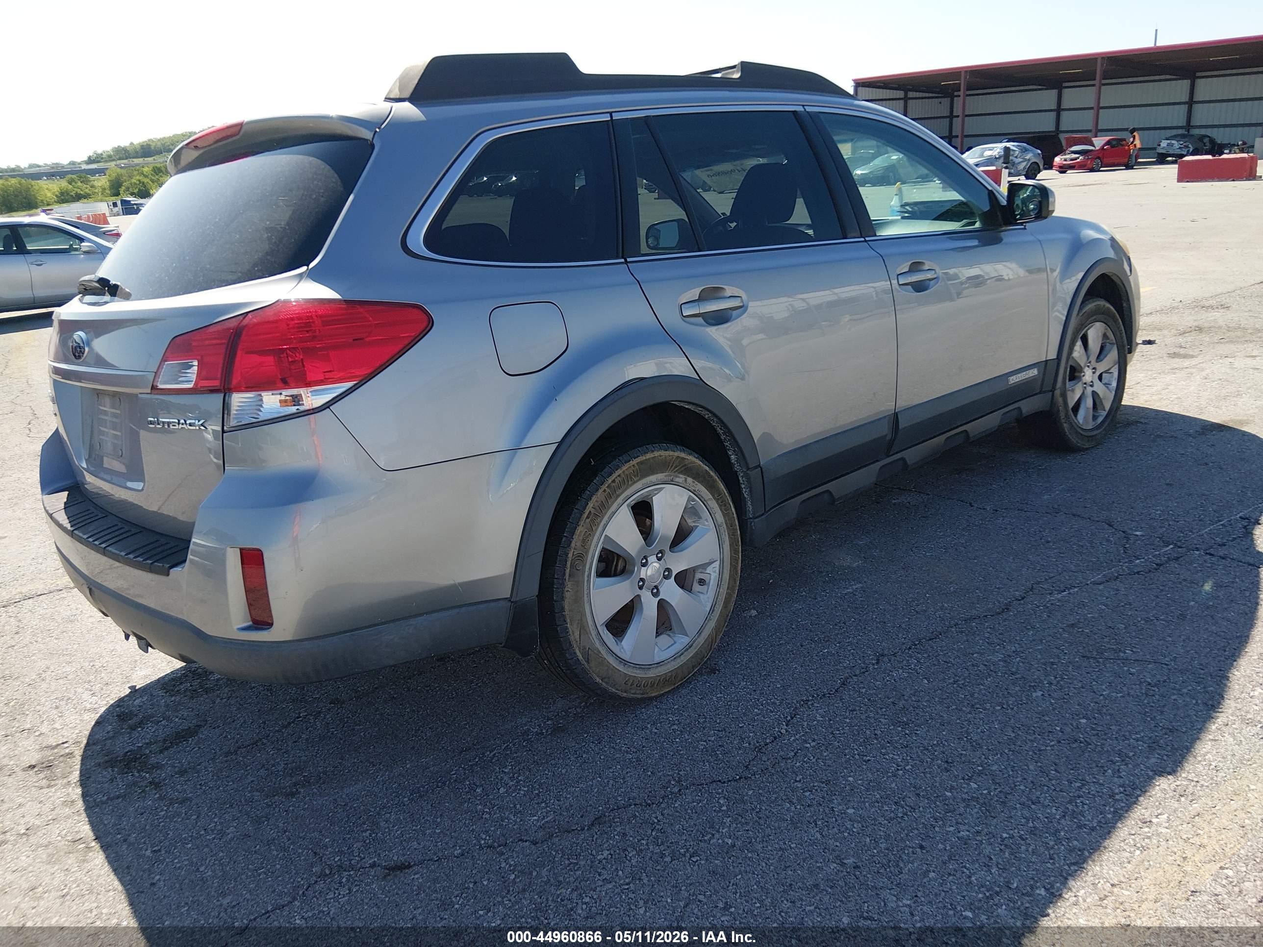 SUBARU OUTBACK image 4