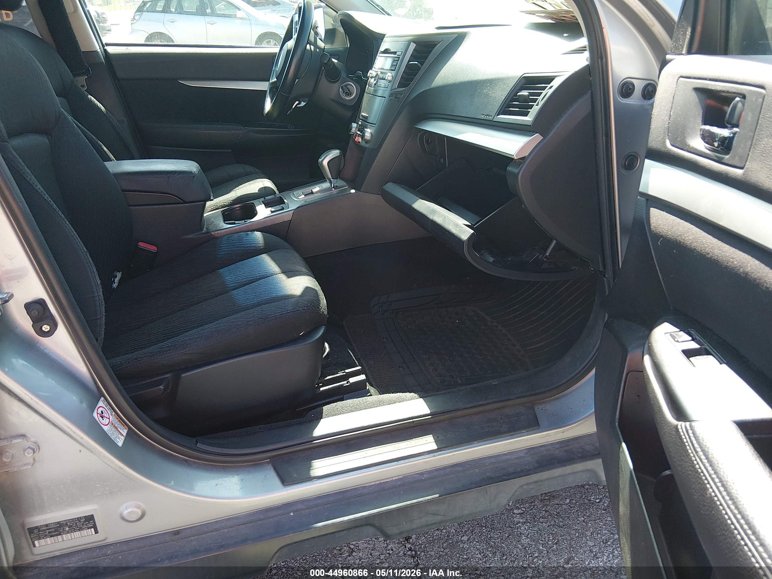 SUBARU OUTBACK image 5