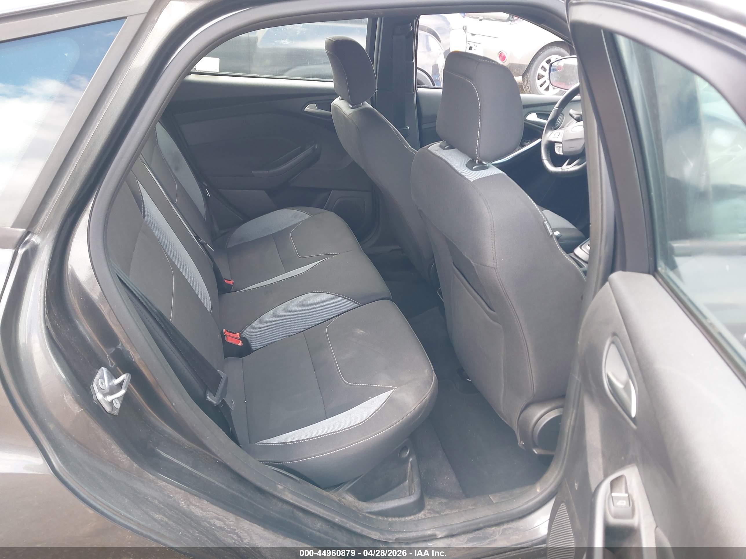 FORD FOCUS image 8