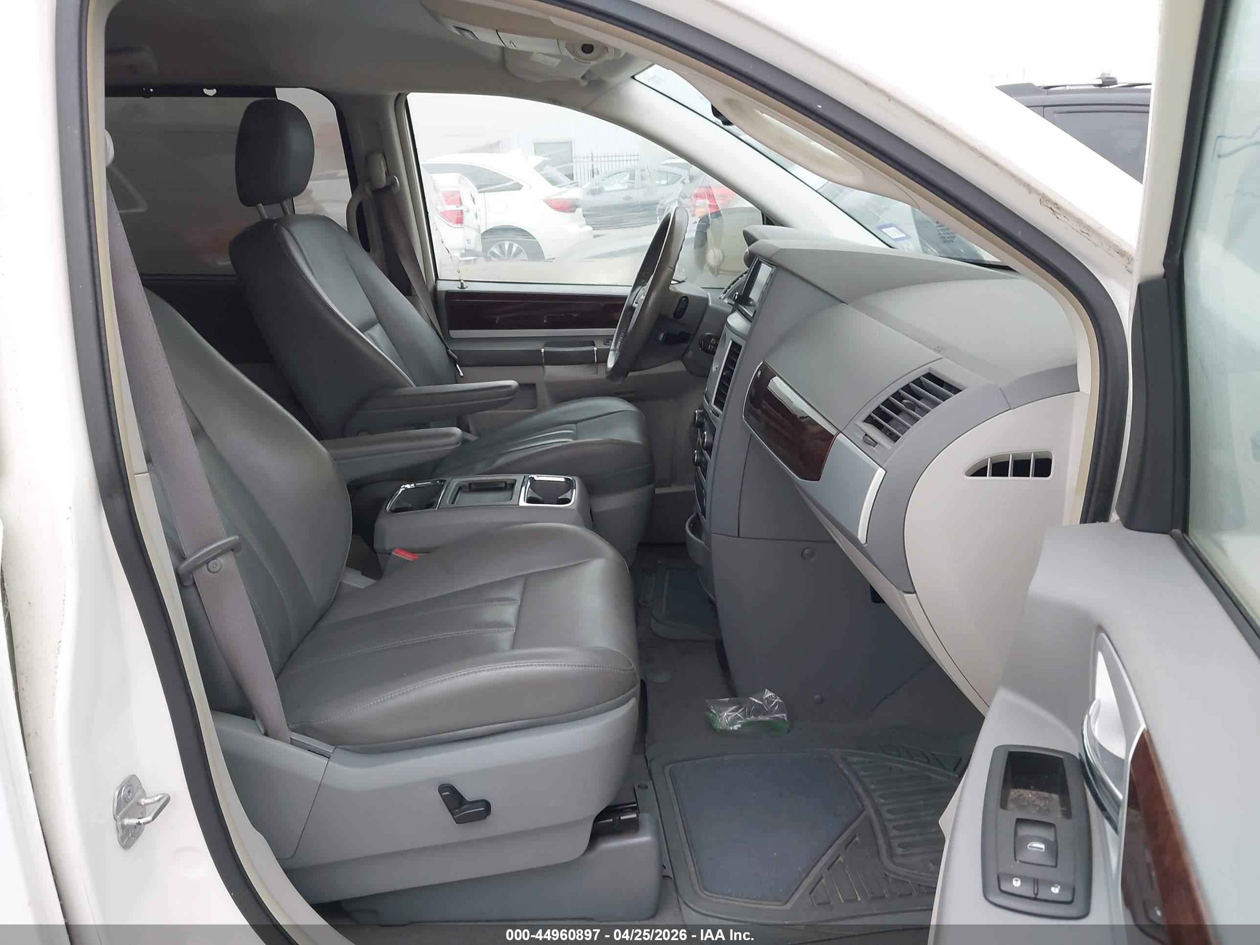 CHRYSLER TOWN image 5