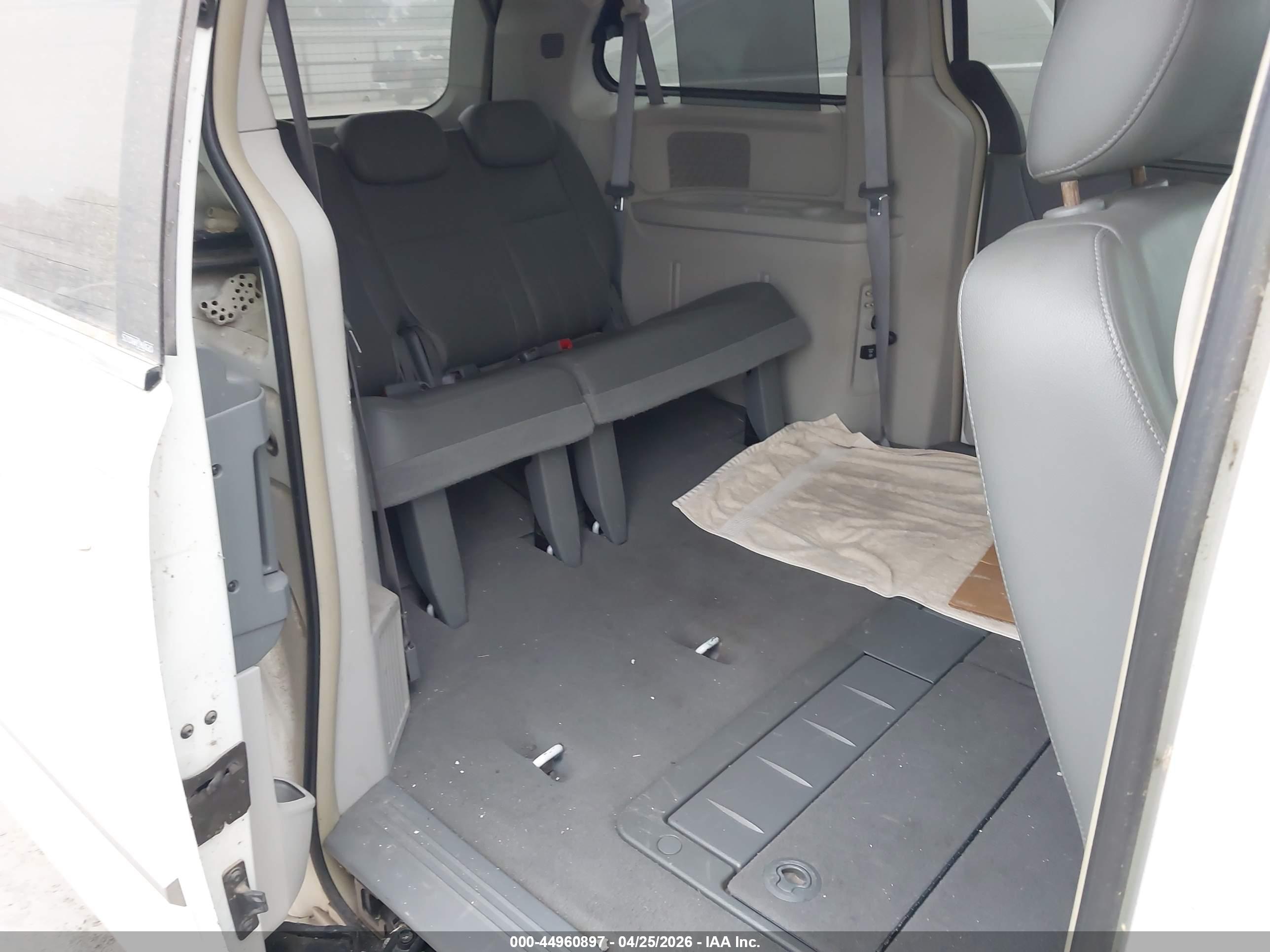 CHRYSLER TOWN image 8