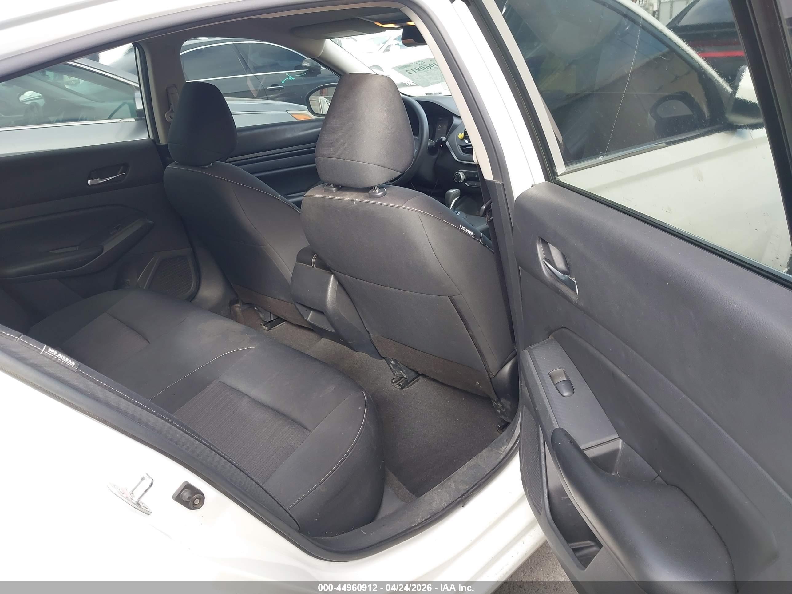 NISSAN ALTIMA image 8