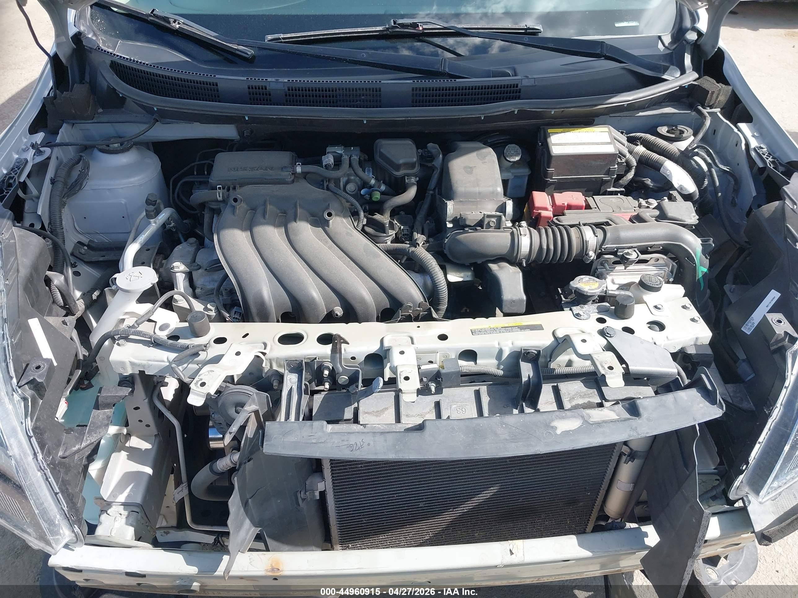 NISSAN VERSA image 10
