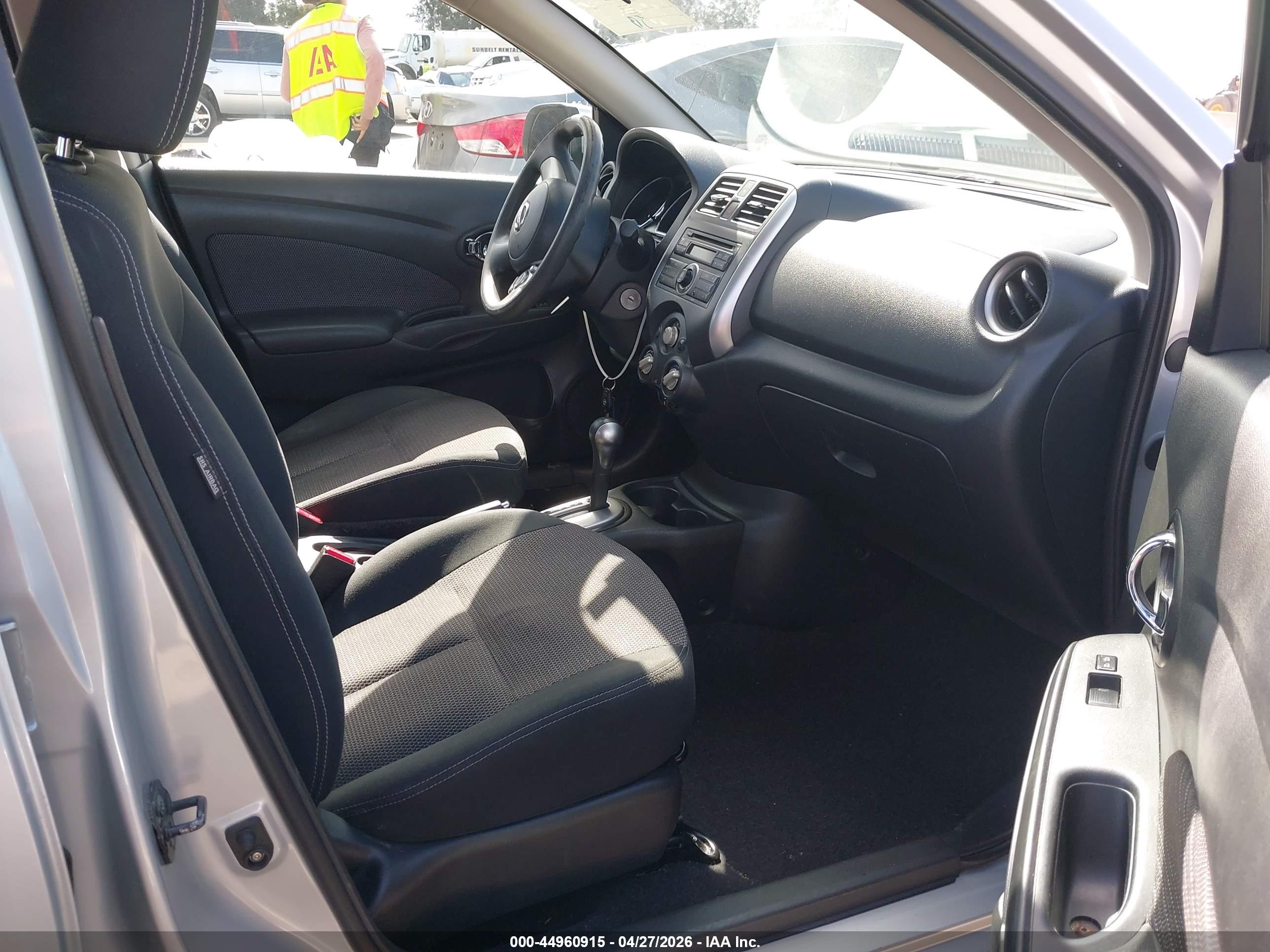 NISSAN VERSA image 5