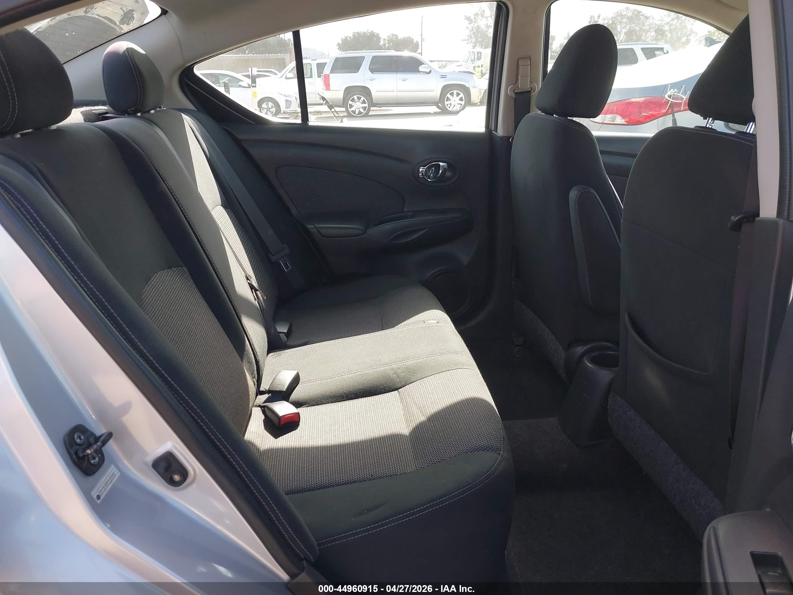 NISSAN VERSA image 8