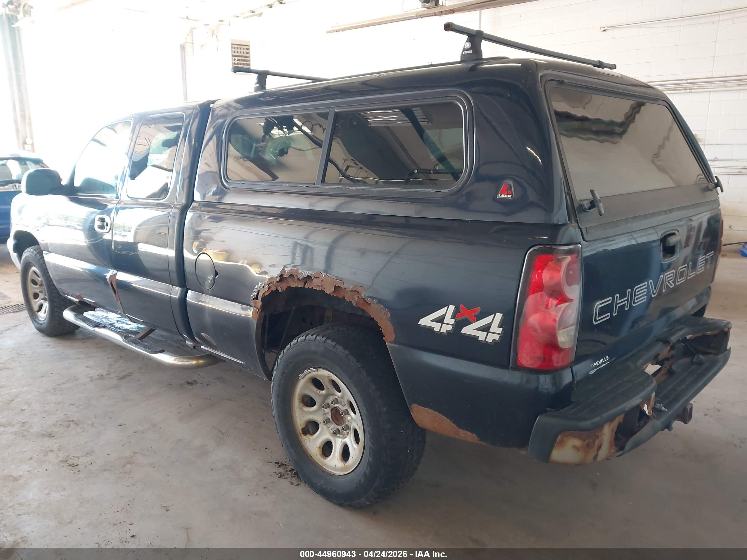 CHEVROLET SILVERADO image 3