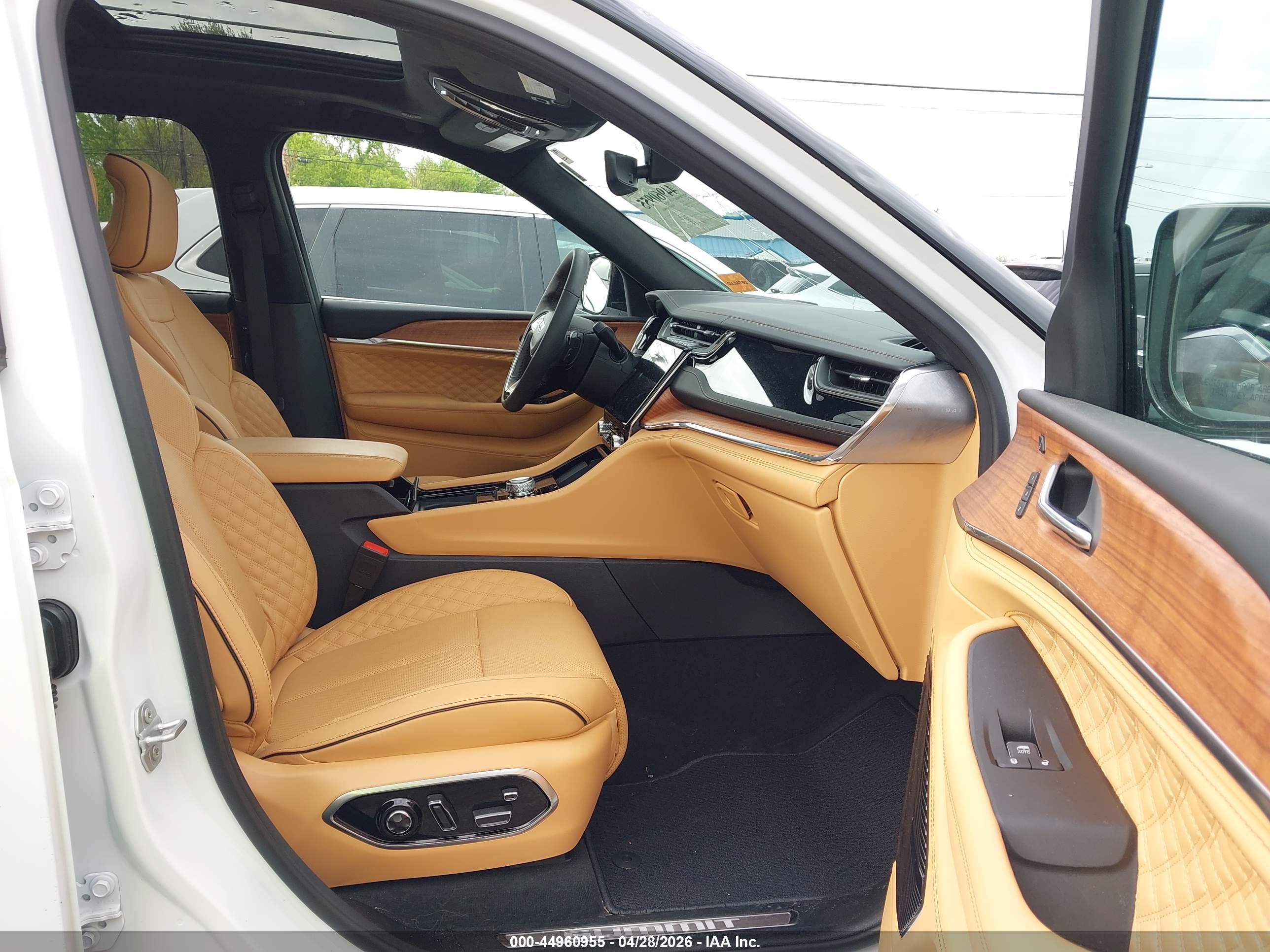 JEEP GRAND image 5