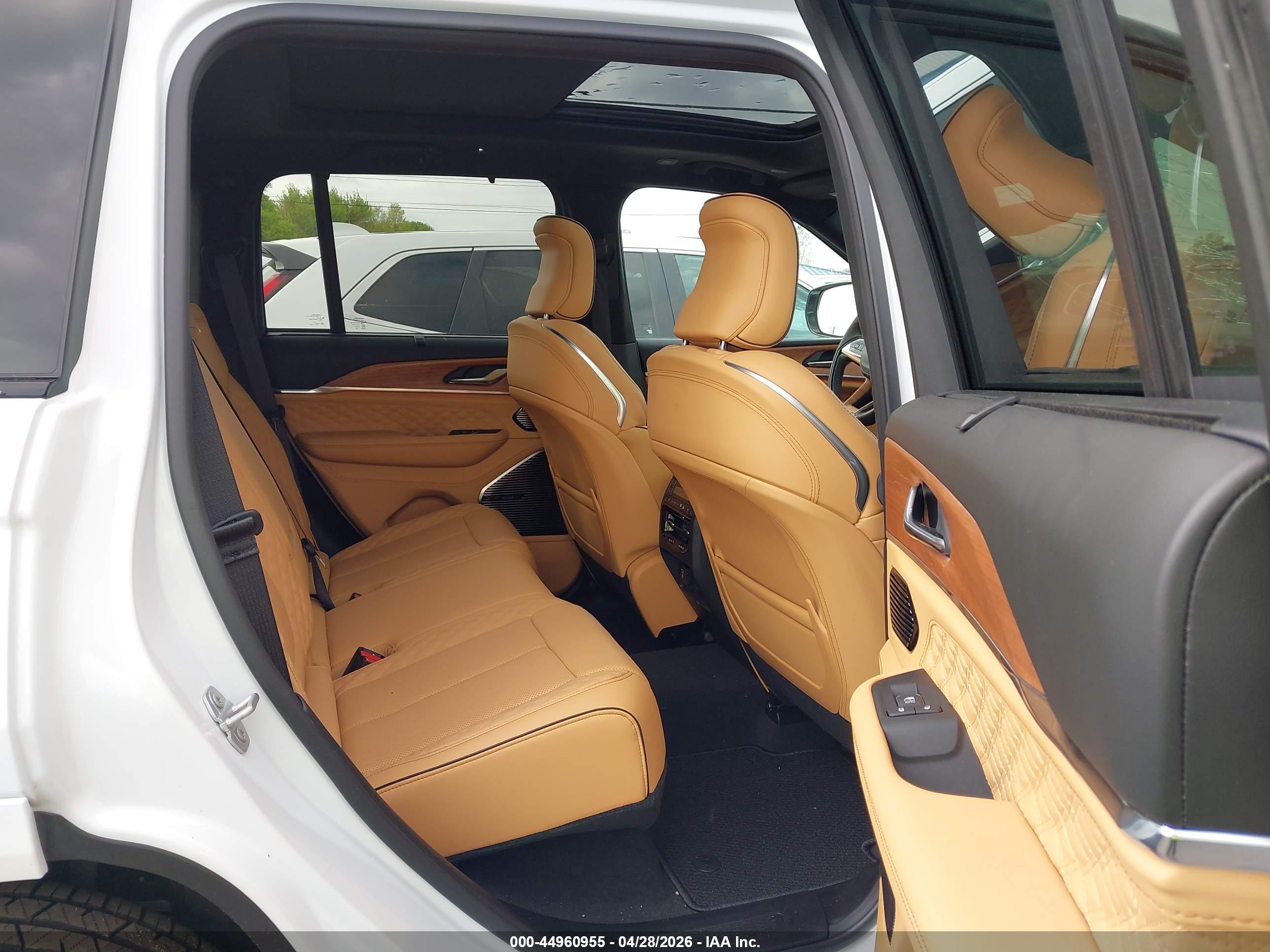 JEEP GRAND image 8