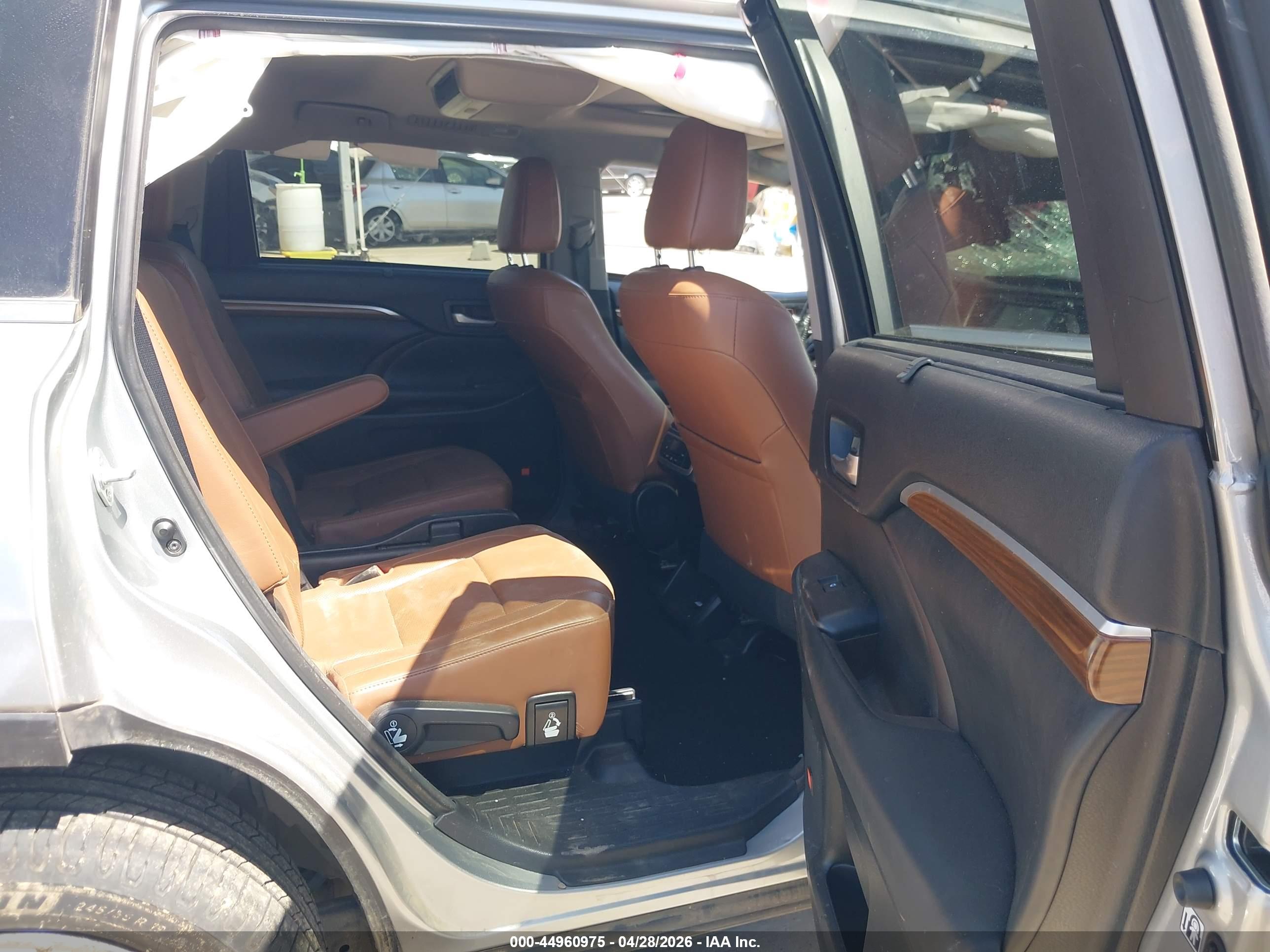 TOYOTA HIGHLANDER image 8