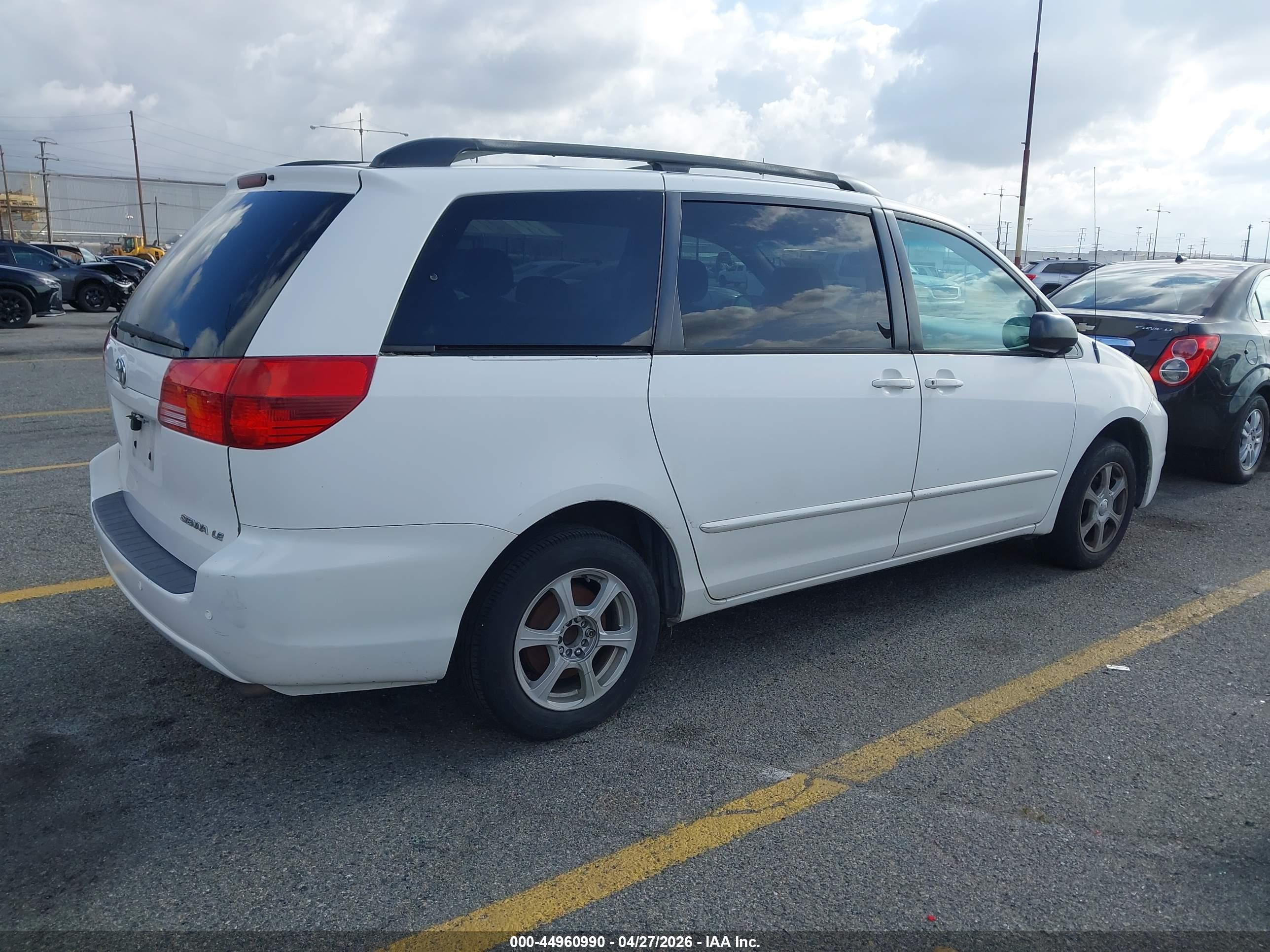 TOYOTA SIENNA image 4