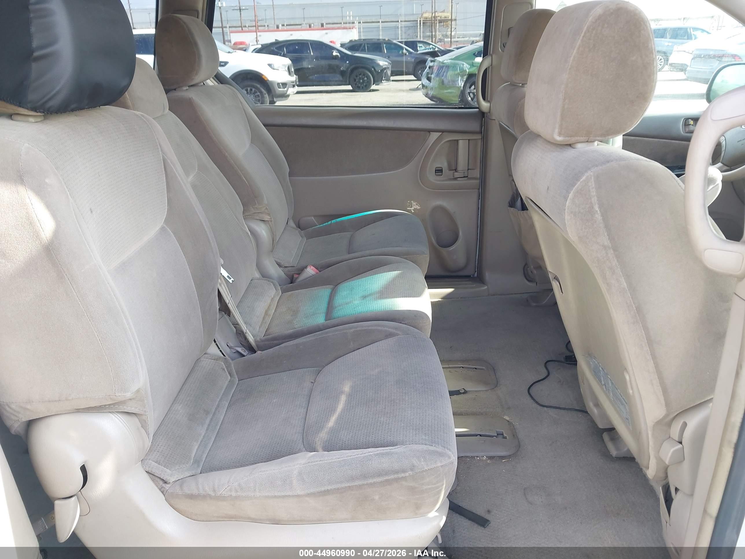 TOYOTA SIENNA image 8