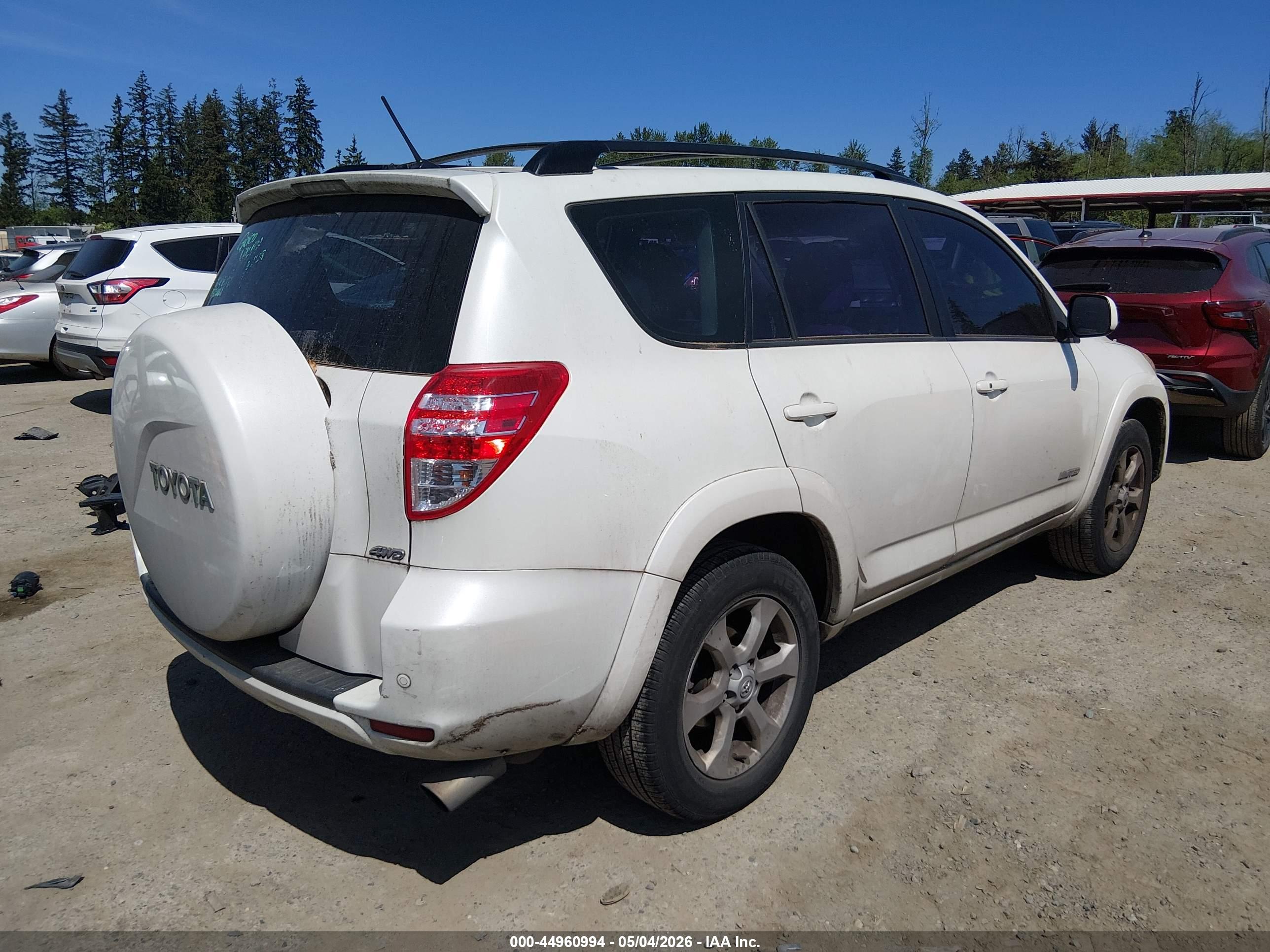 TOYOTA RAV4 image 4