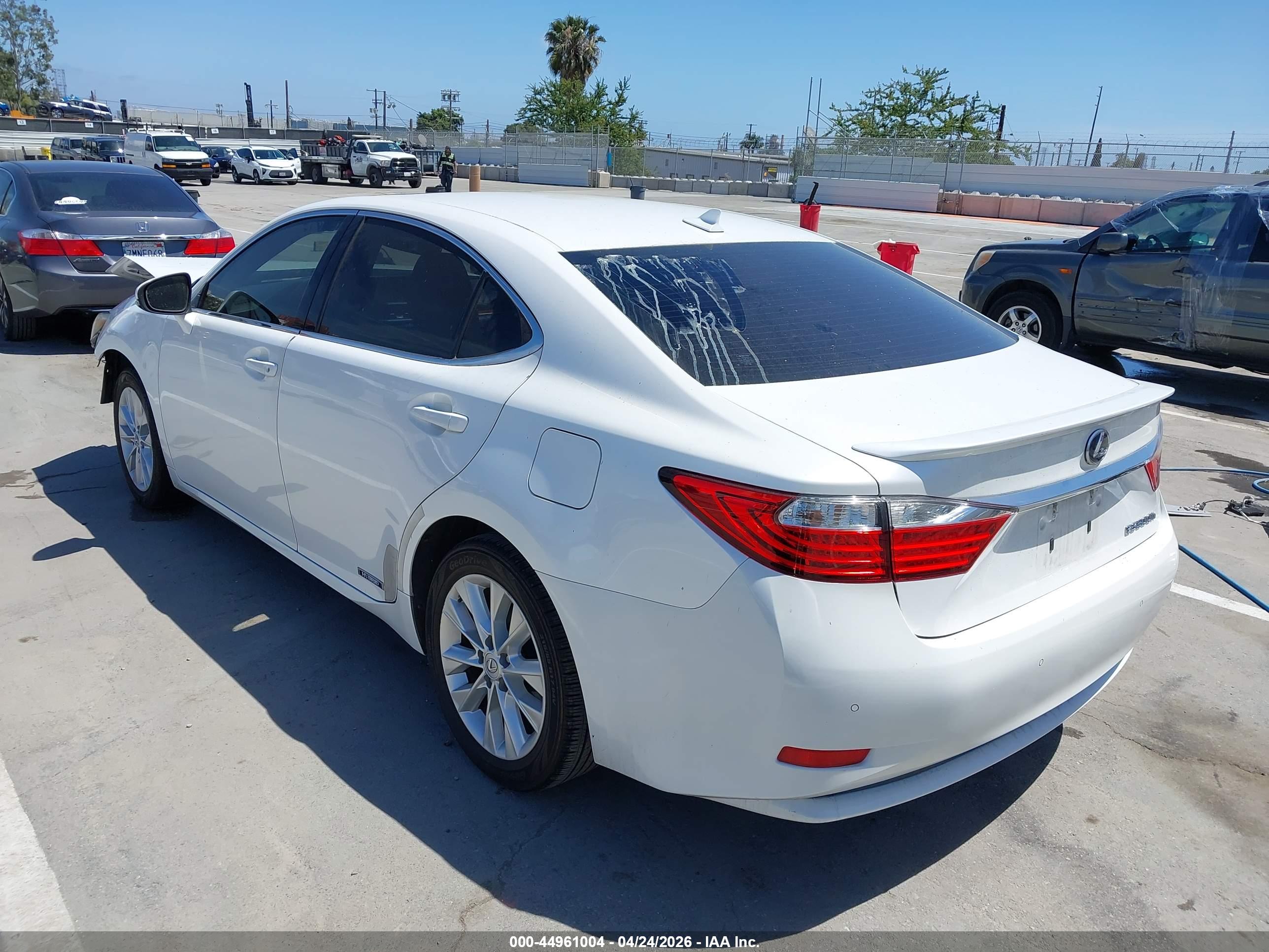 LEXUS ES image 3
