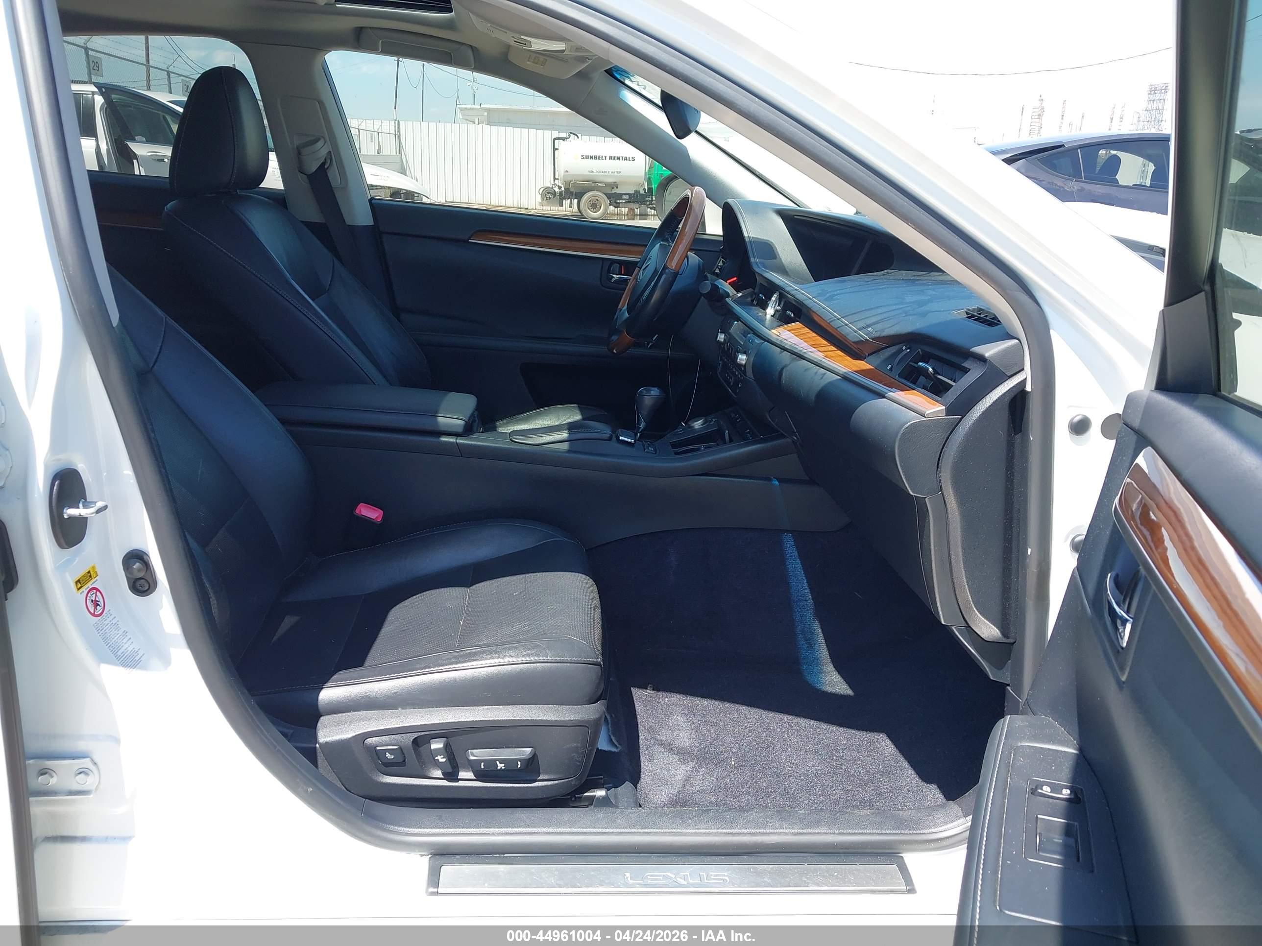 LEXUS ES image 5