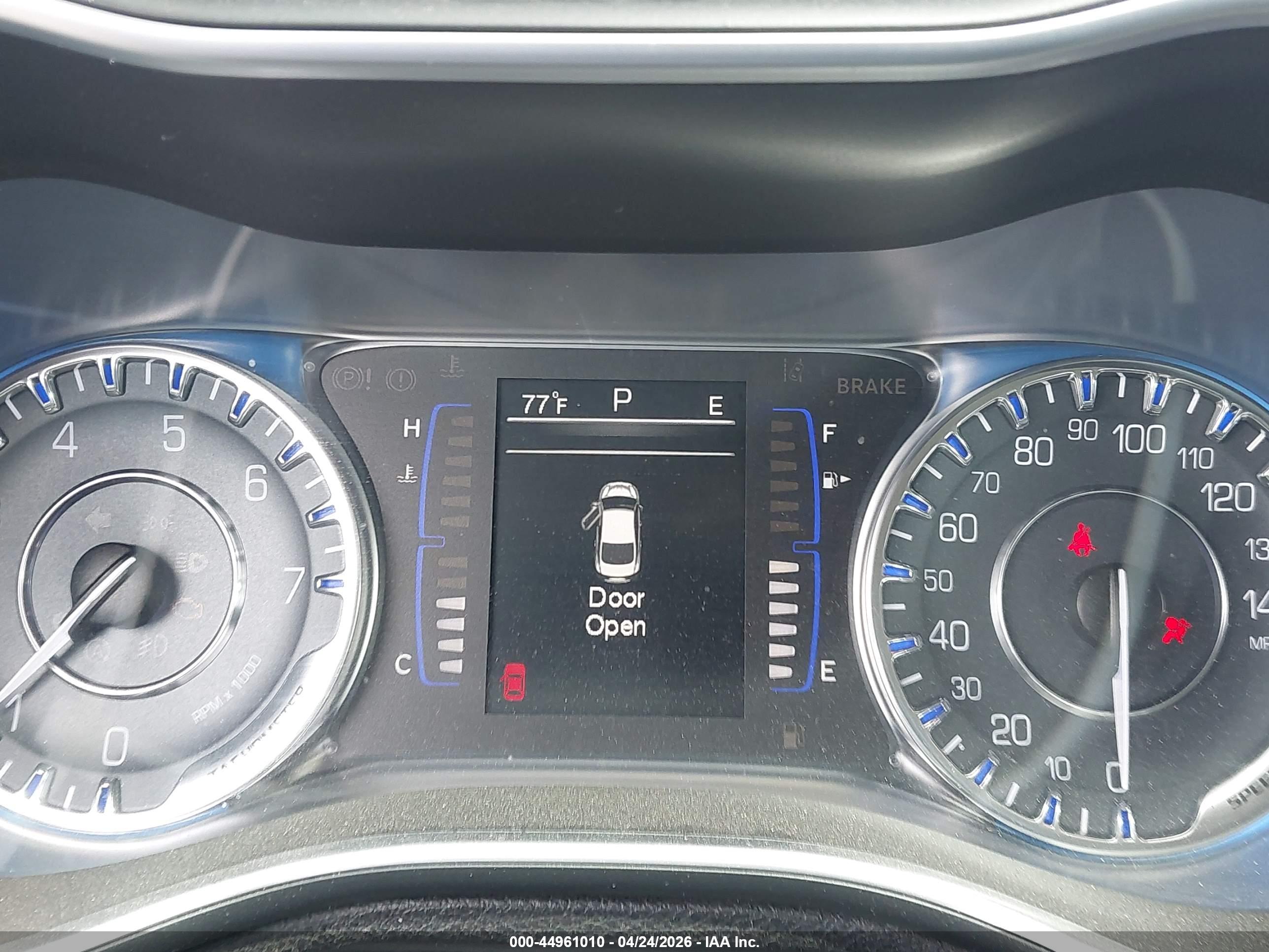 CHRYSLER 200 image 7