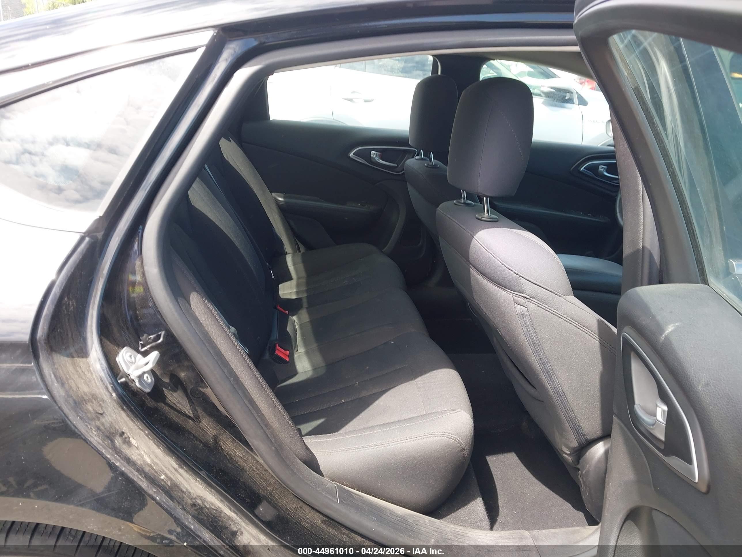 CHRYSLER 200 image 8