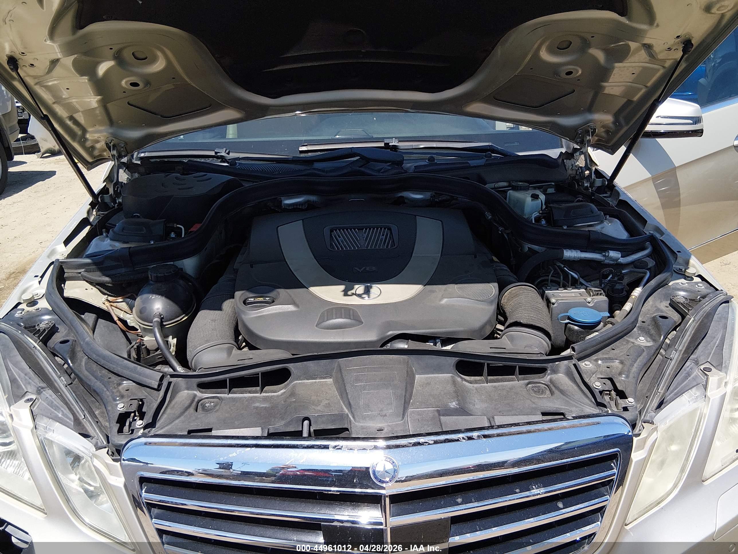 MERCEDES-BENZ E image 10