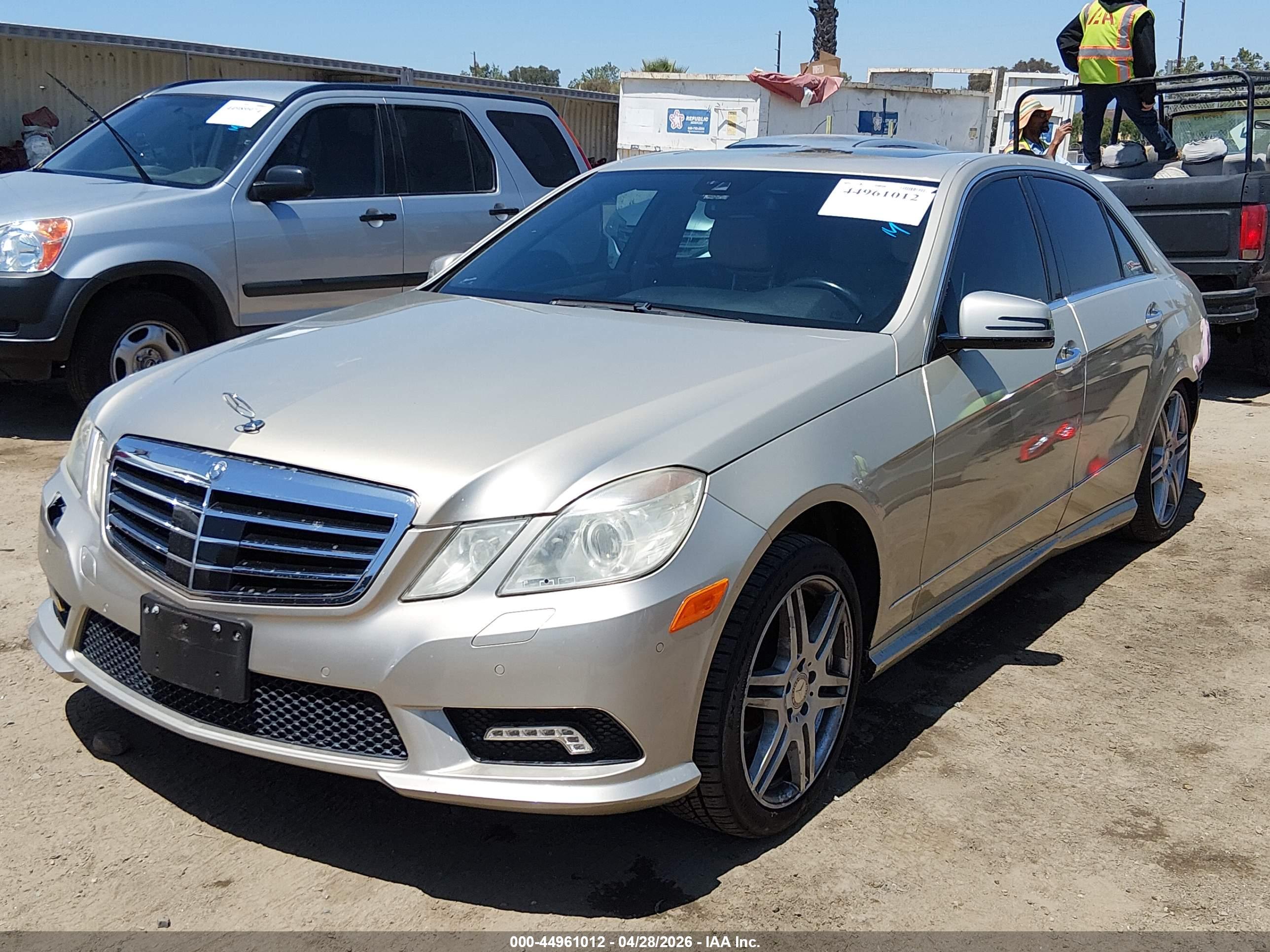 MERCEDES-BENZ E image 2